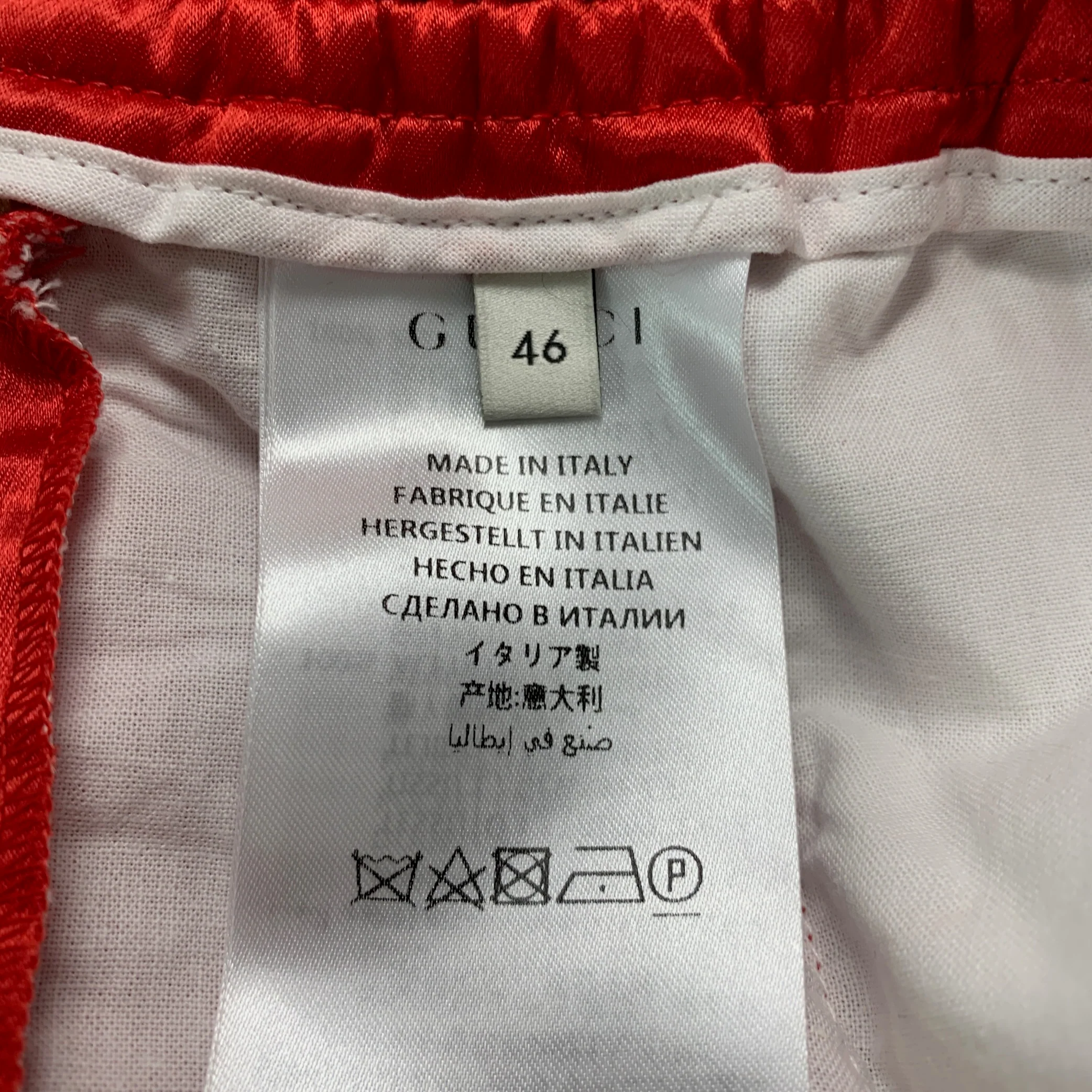 GUCCI Size 30 Red Beige Graphic Acetate Shorts - Image 5
