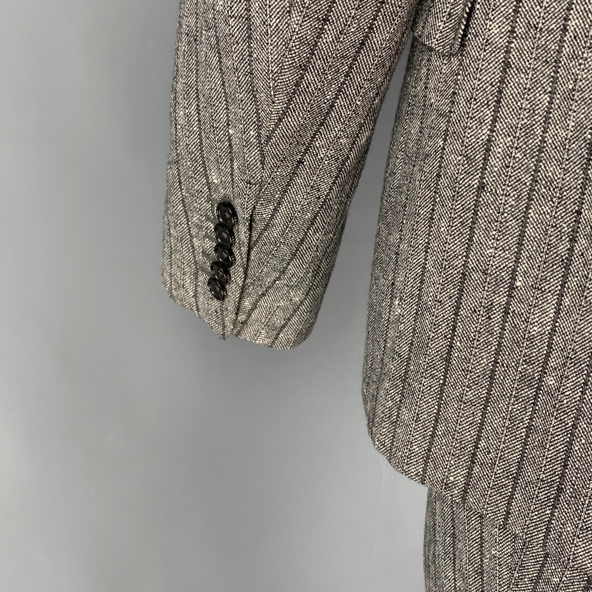 GUCCI Size 38 Grey Stripe Wool Blend Notch Lapel Suit - Image 4