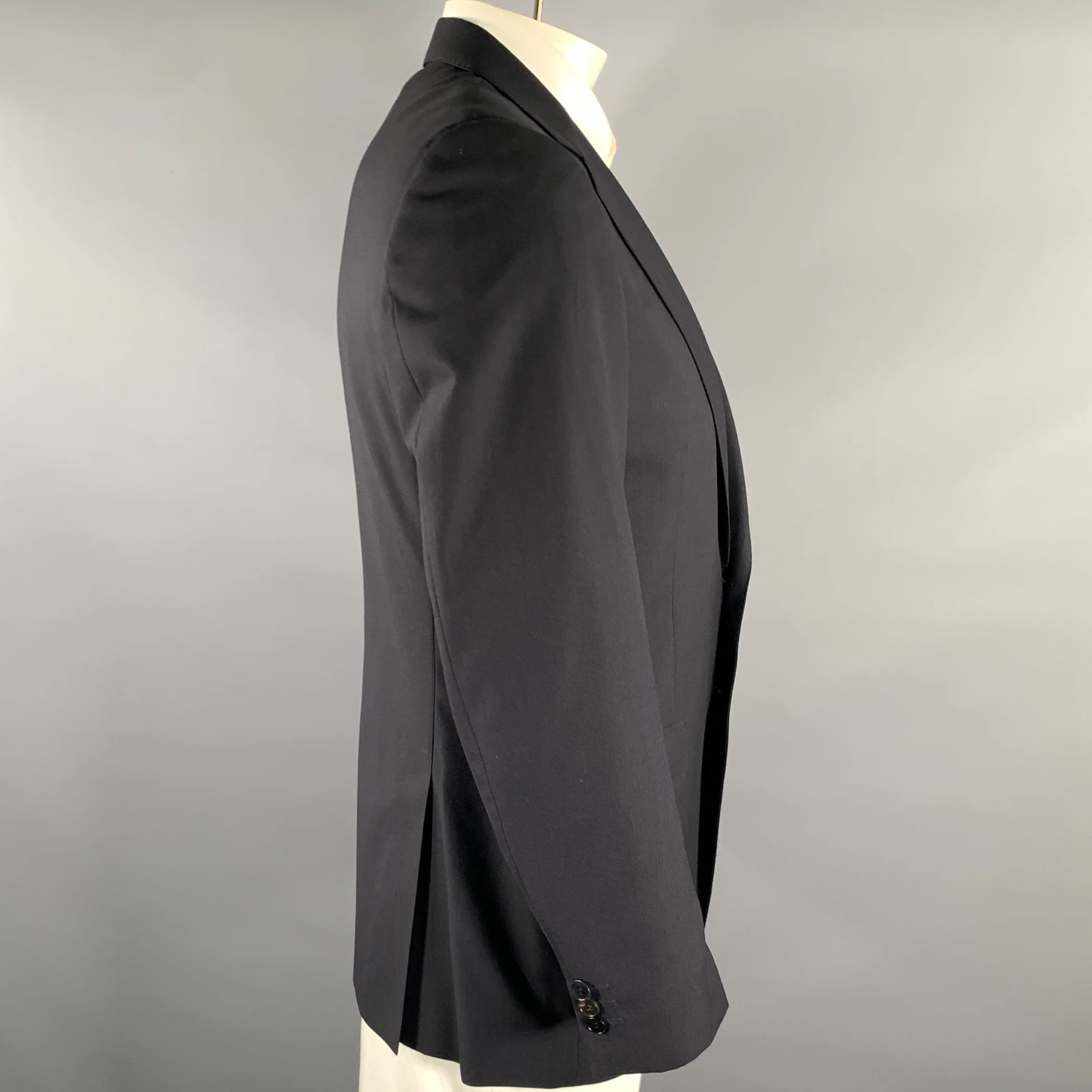 GUCCI Size 42 Navy Solid Wool Notch Lapel Sport Coat - Image 3