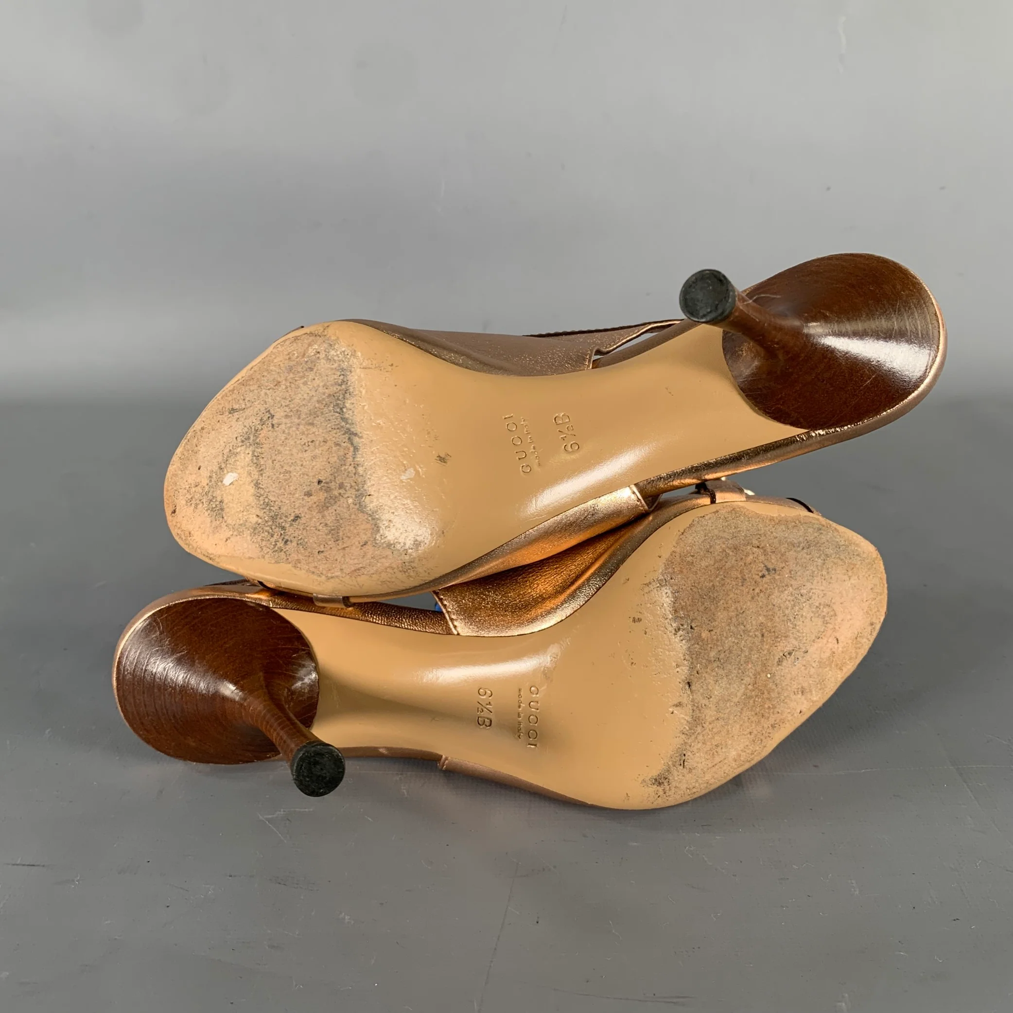 GUCCI Size 6.5 Gold Rose Metallic Ankle Strap Pumps - Image 6