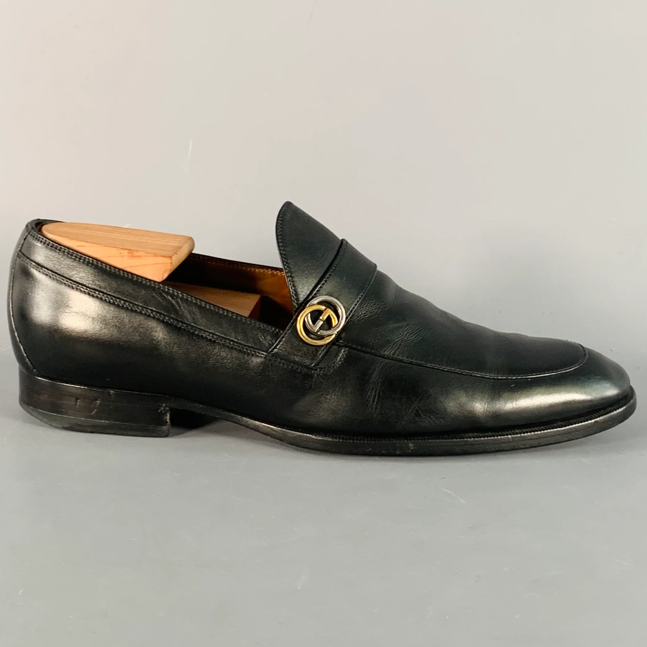 GUCCI Size 8.5 Black GG Monogram Leather Strap Slip On Loafers - Image 2