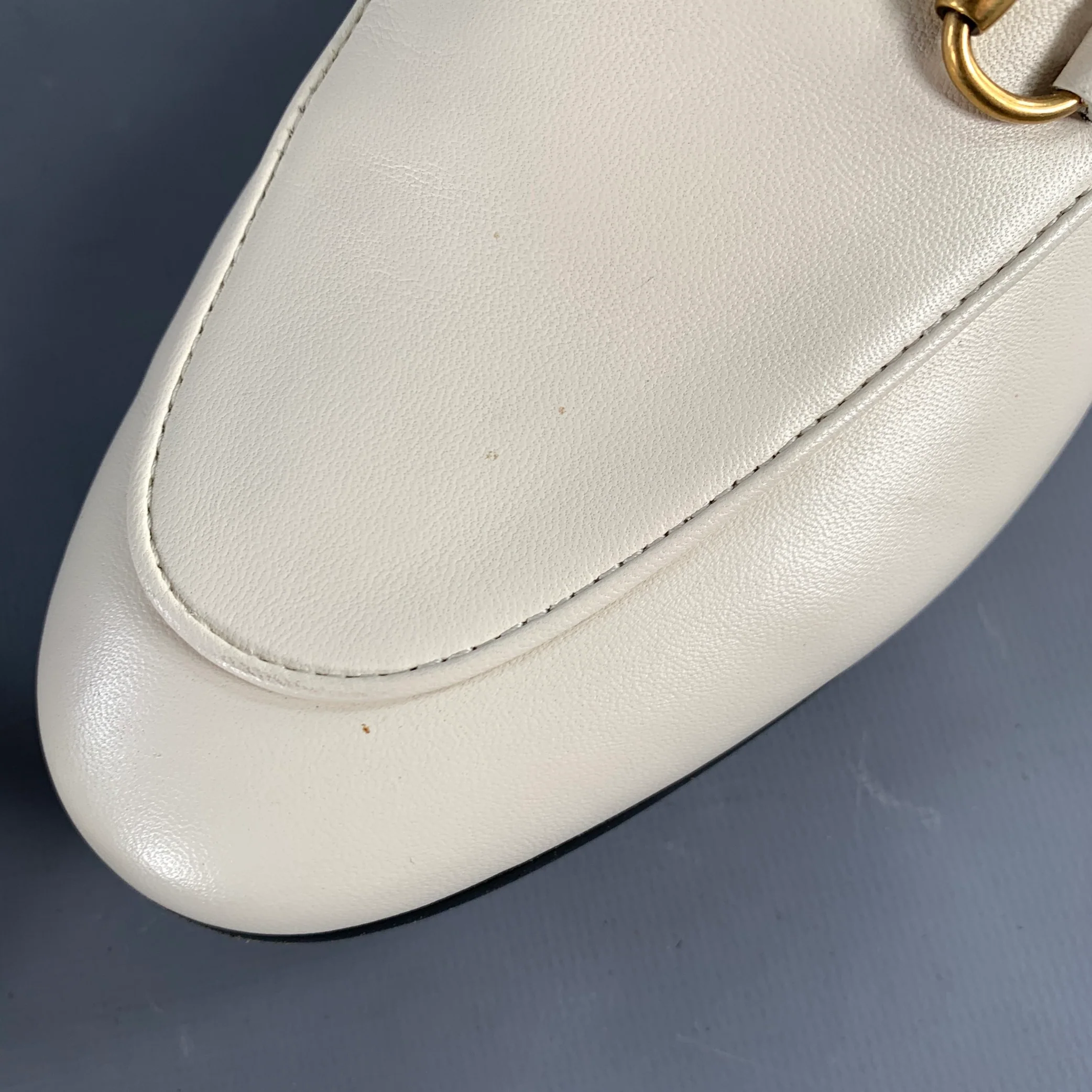 GUCCI Size 8.5 Cream Gold Leather Horsebit Slip On Loafers Flats - Image 13