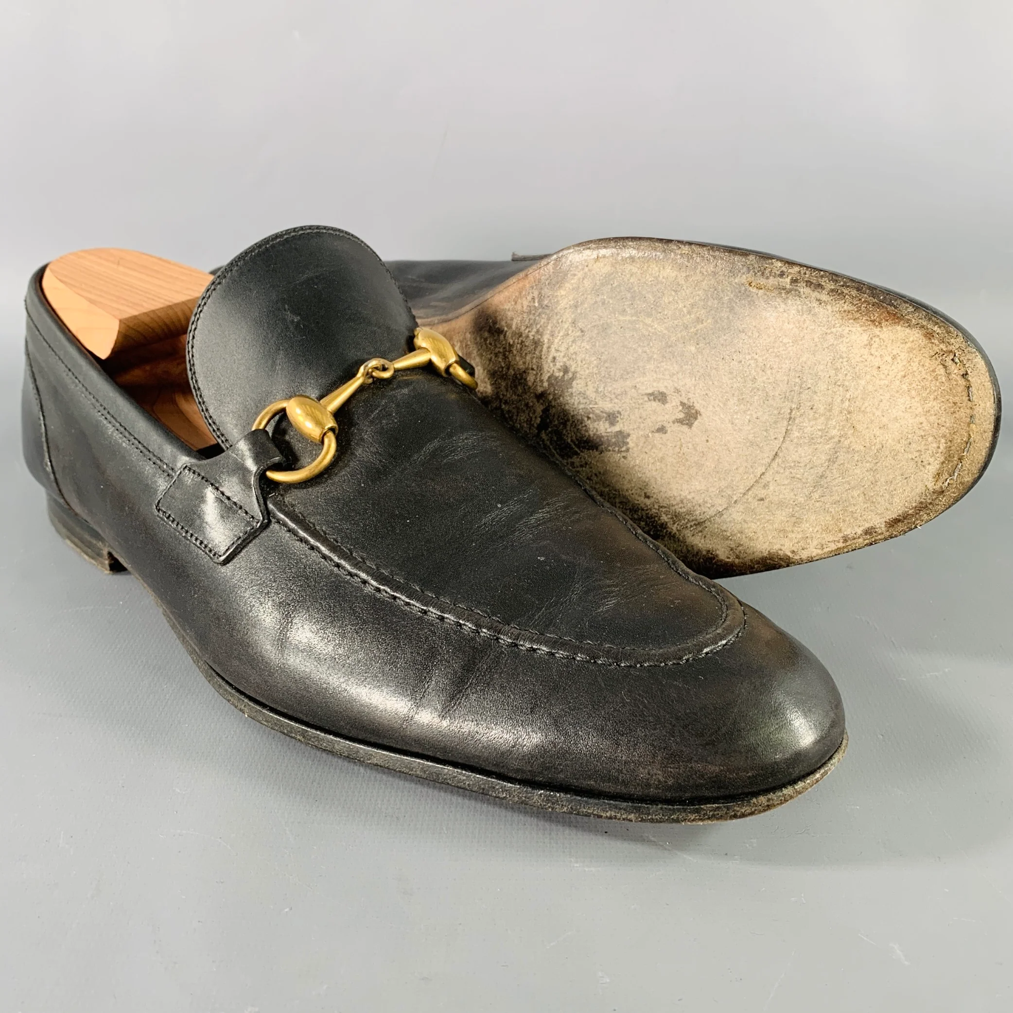 GUCCI Size 9.5 Black Gold Horsebit Leather Loafers - Image 5
