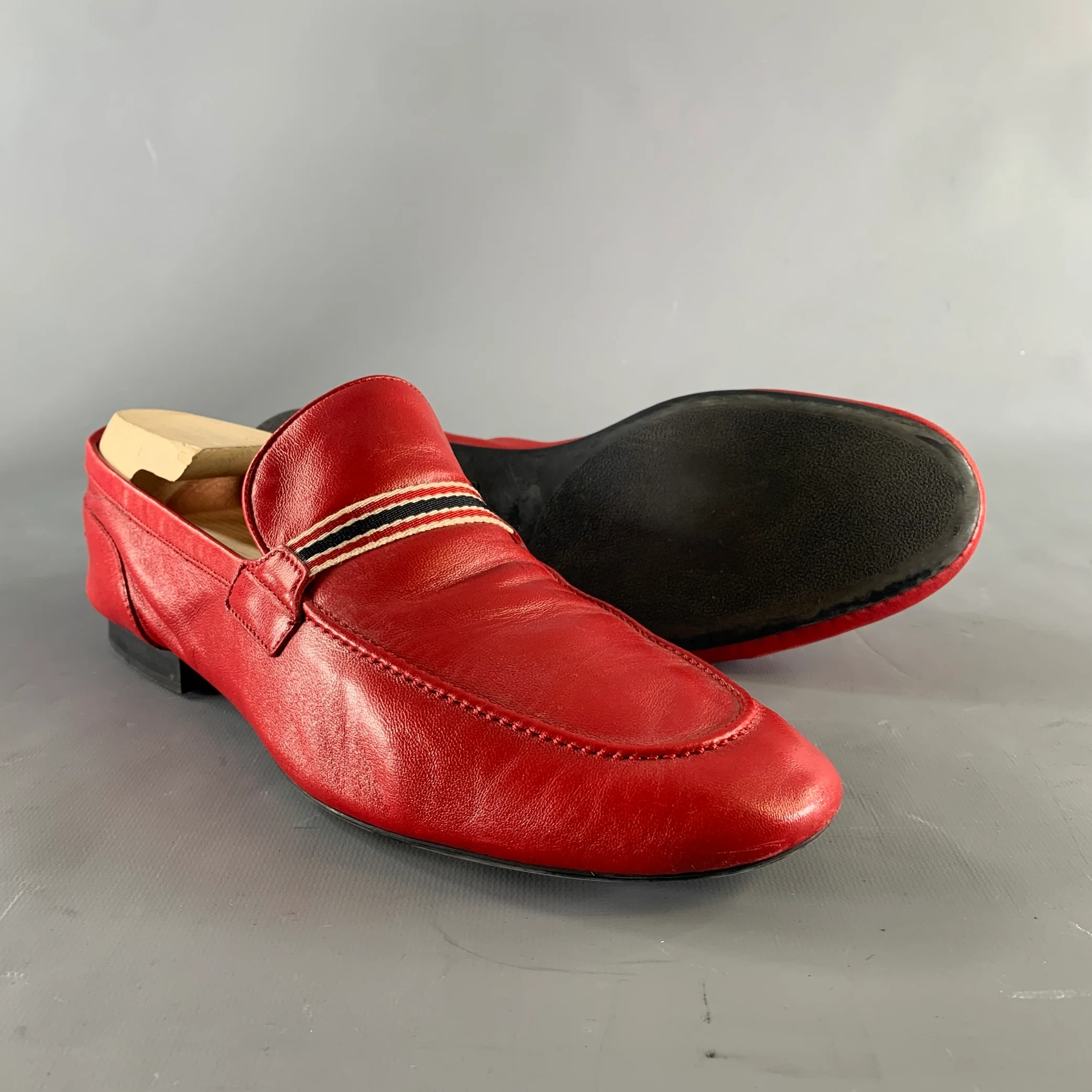 GUCCI Size 9.5 Red Solid Leather Slip On Loafers - Image 6