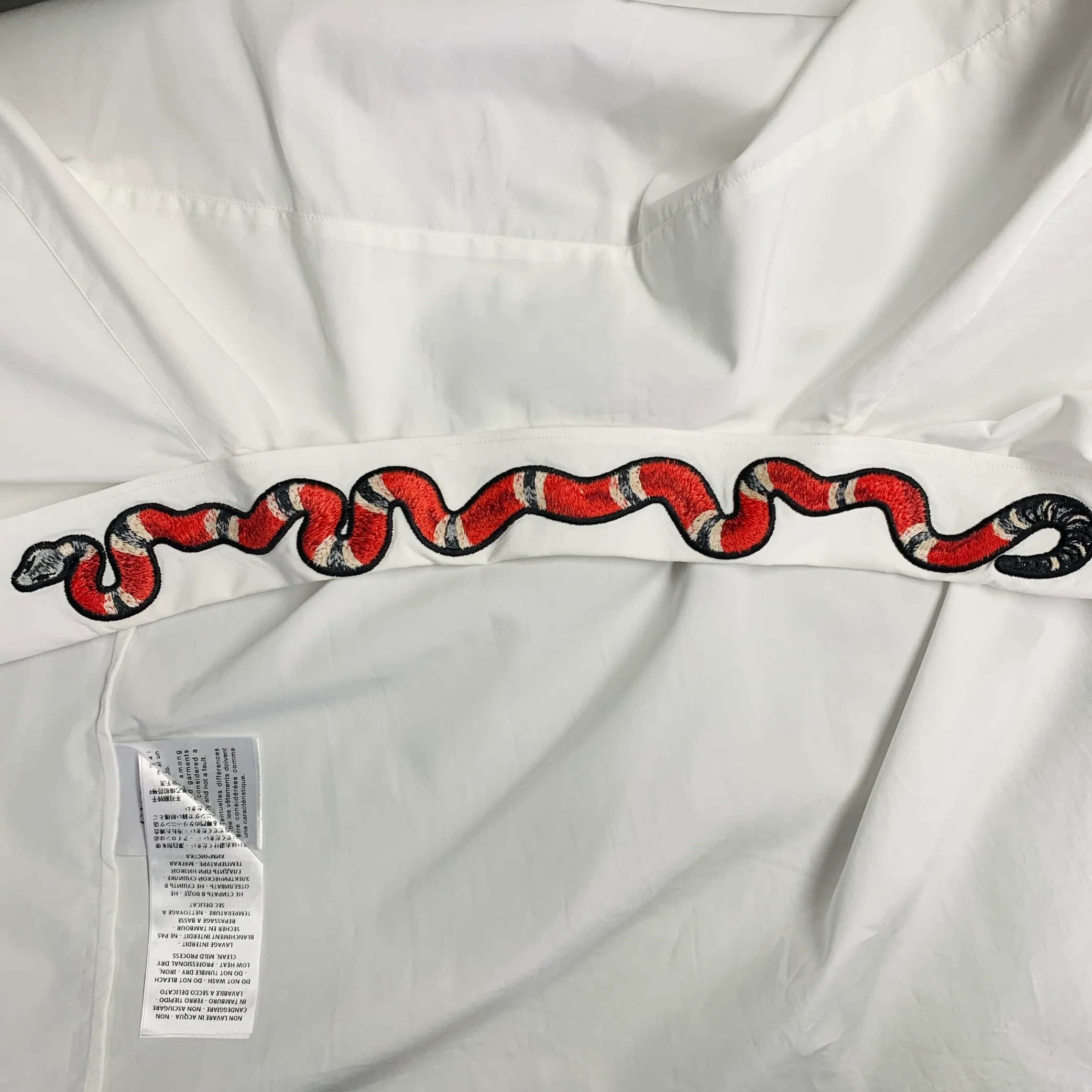 GUCCI Size L White Red Snake Applique Cotton Button Up Long Sleeve Shirt - Image 2
