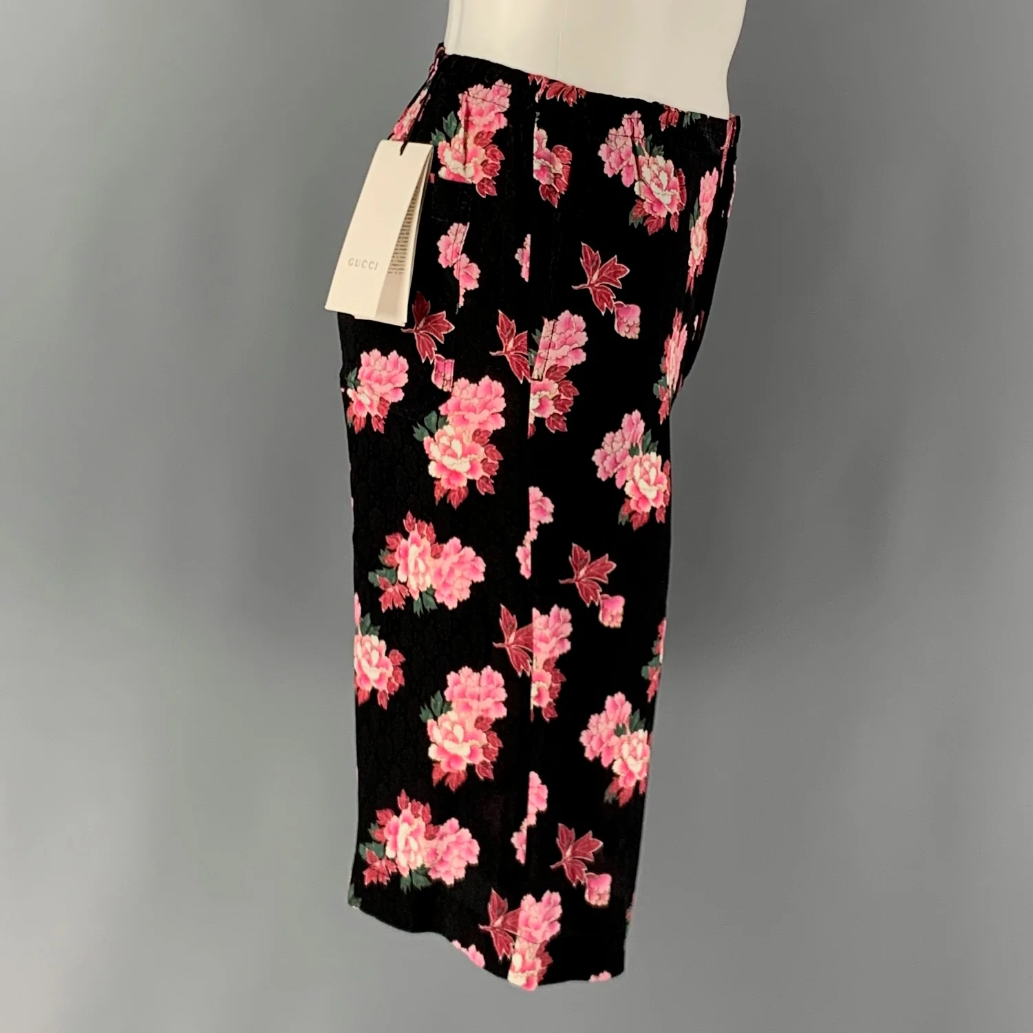 GUCCI Size XS Black Pink Floral Silk Flat Front Shorts - Image 2