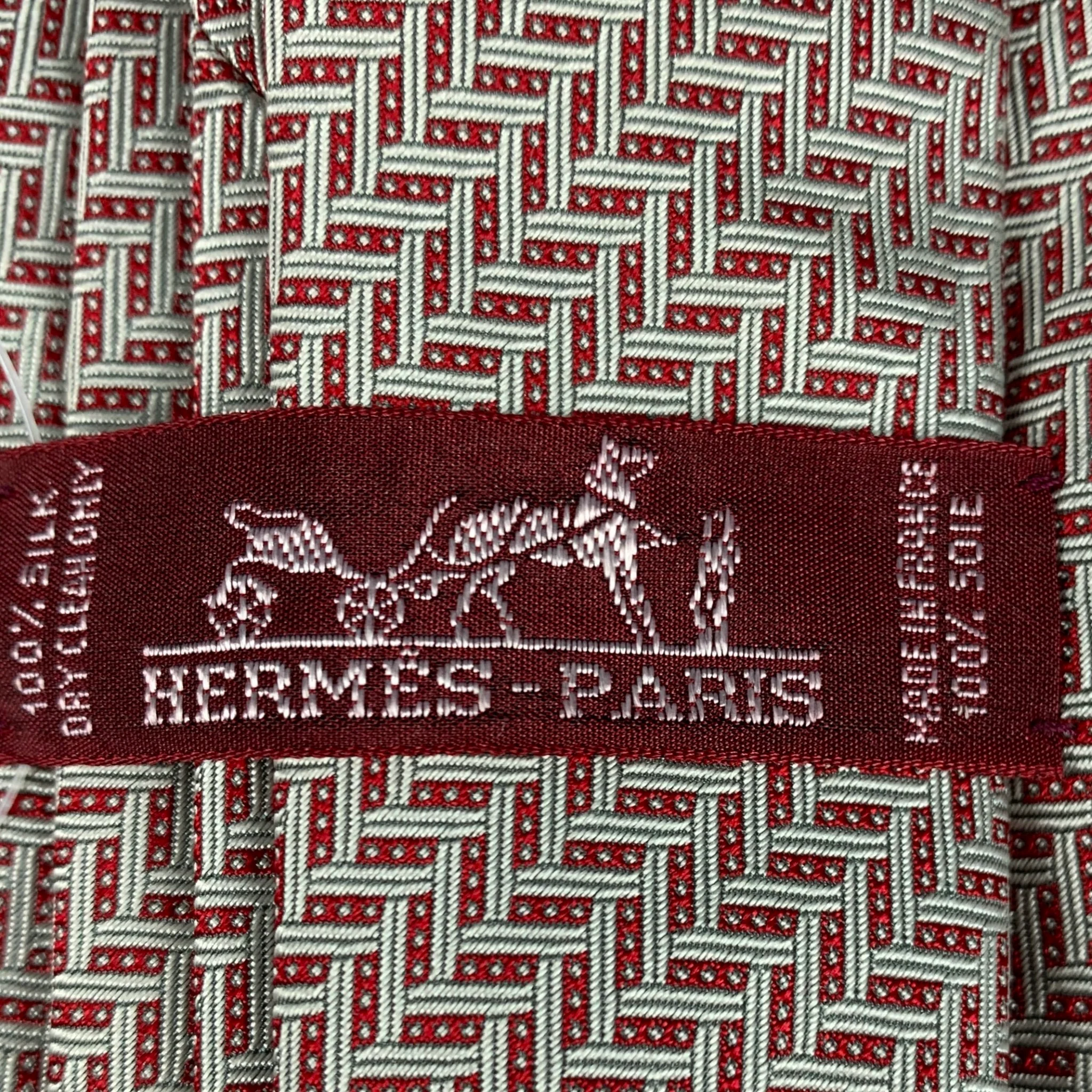 HERMES Red White Silk Jacquard Tie - Image 4