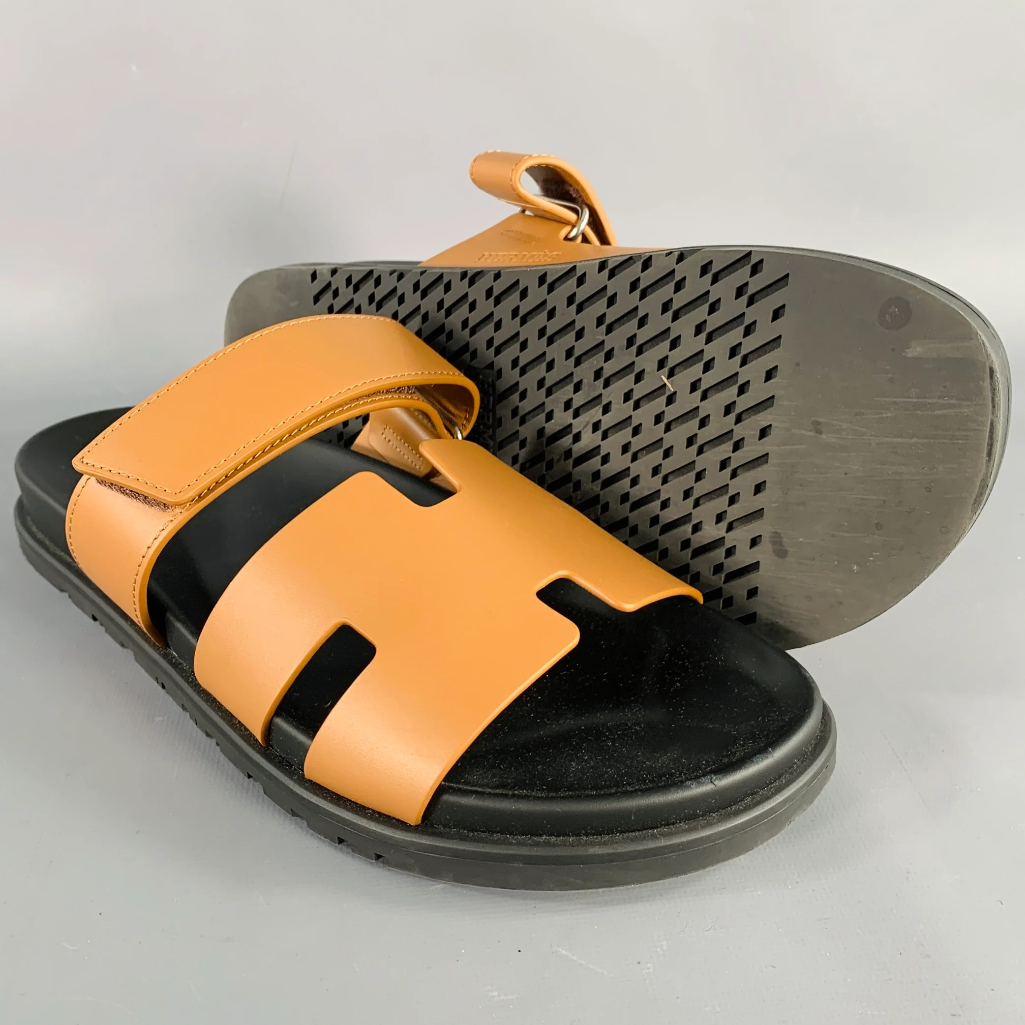 HERMES Size 8 Chypre Tan Black Leather Rubber Sole Sandals - Image 5