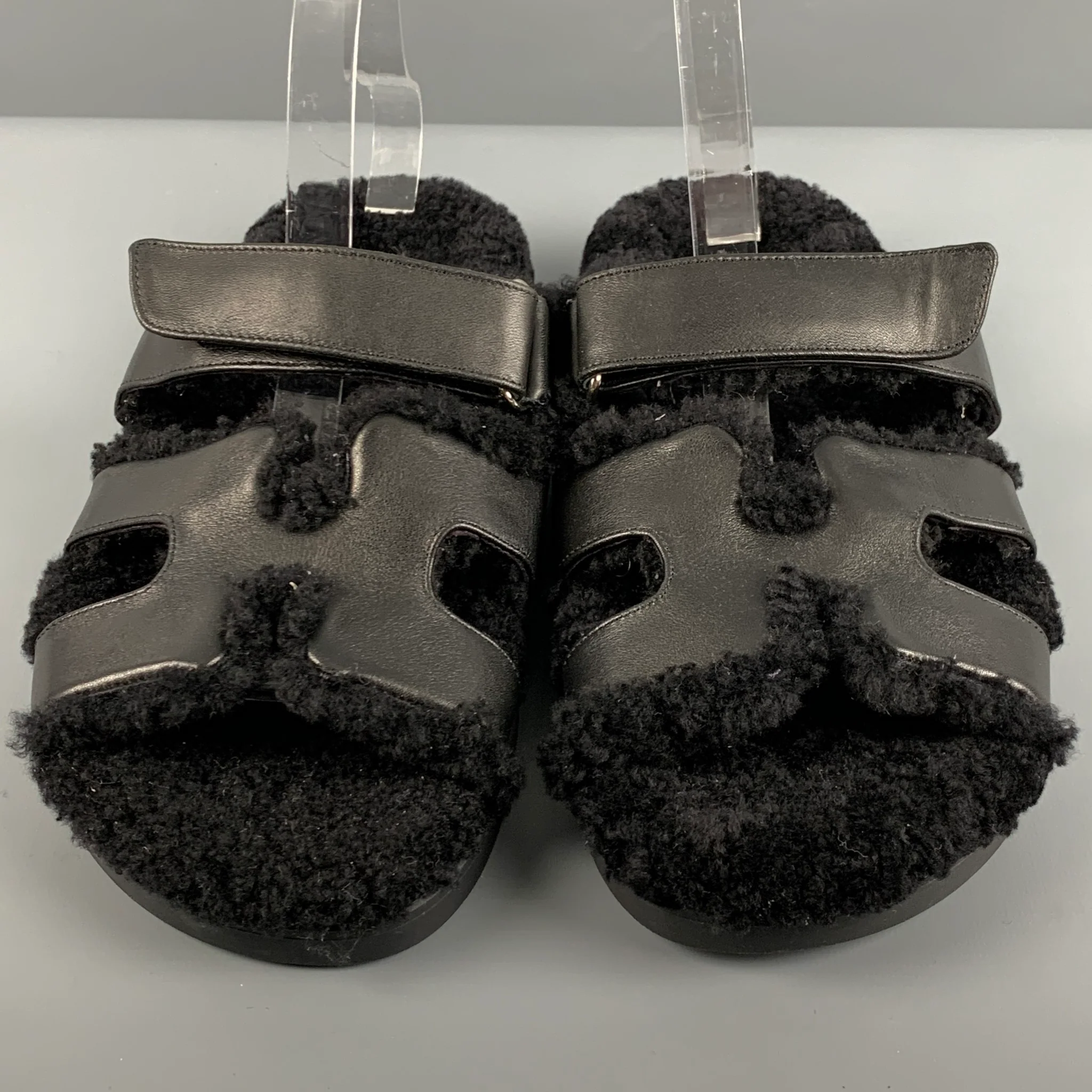 HERMES Size 9 Black Leather Sandals - Image 4