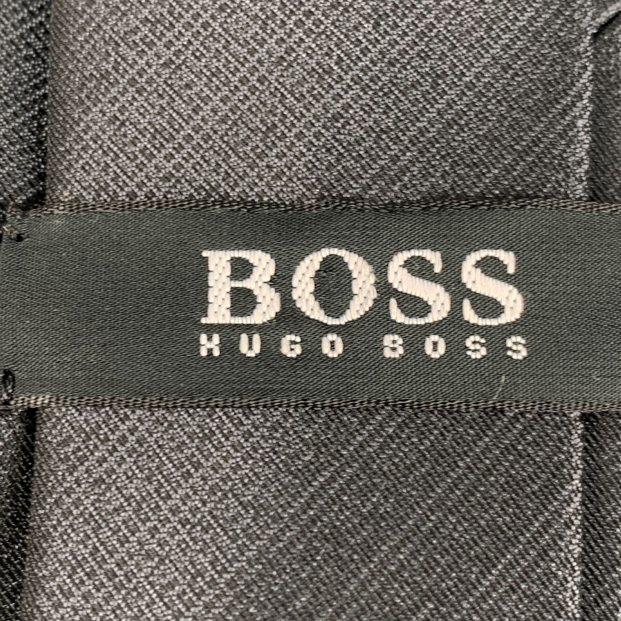 HUGO BOSS Grey Silk Tie - Image 4