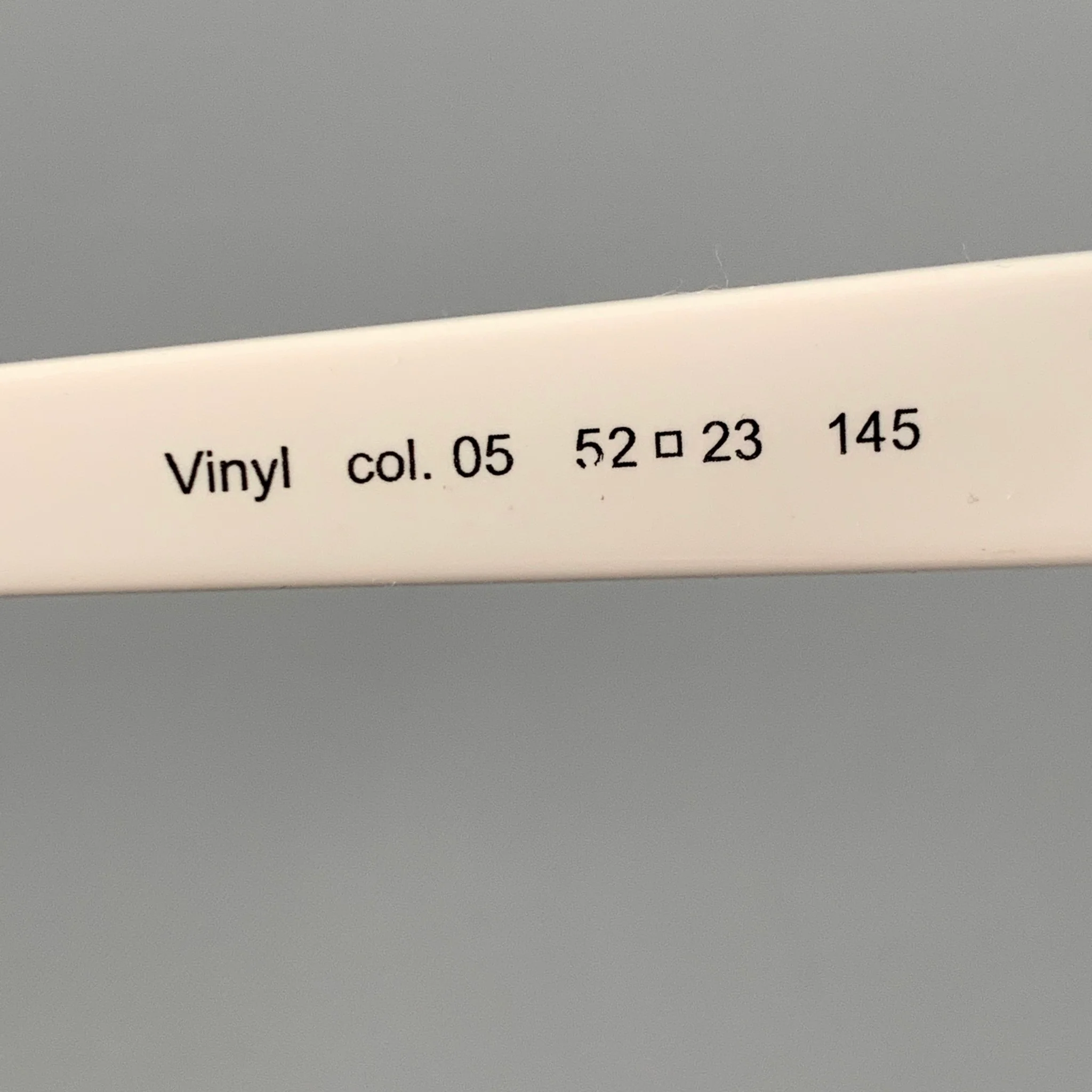 ILLESTEVA White Acetate Sunglasses - Image 6
