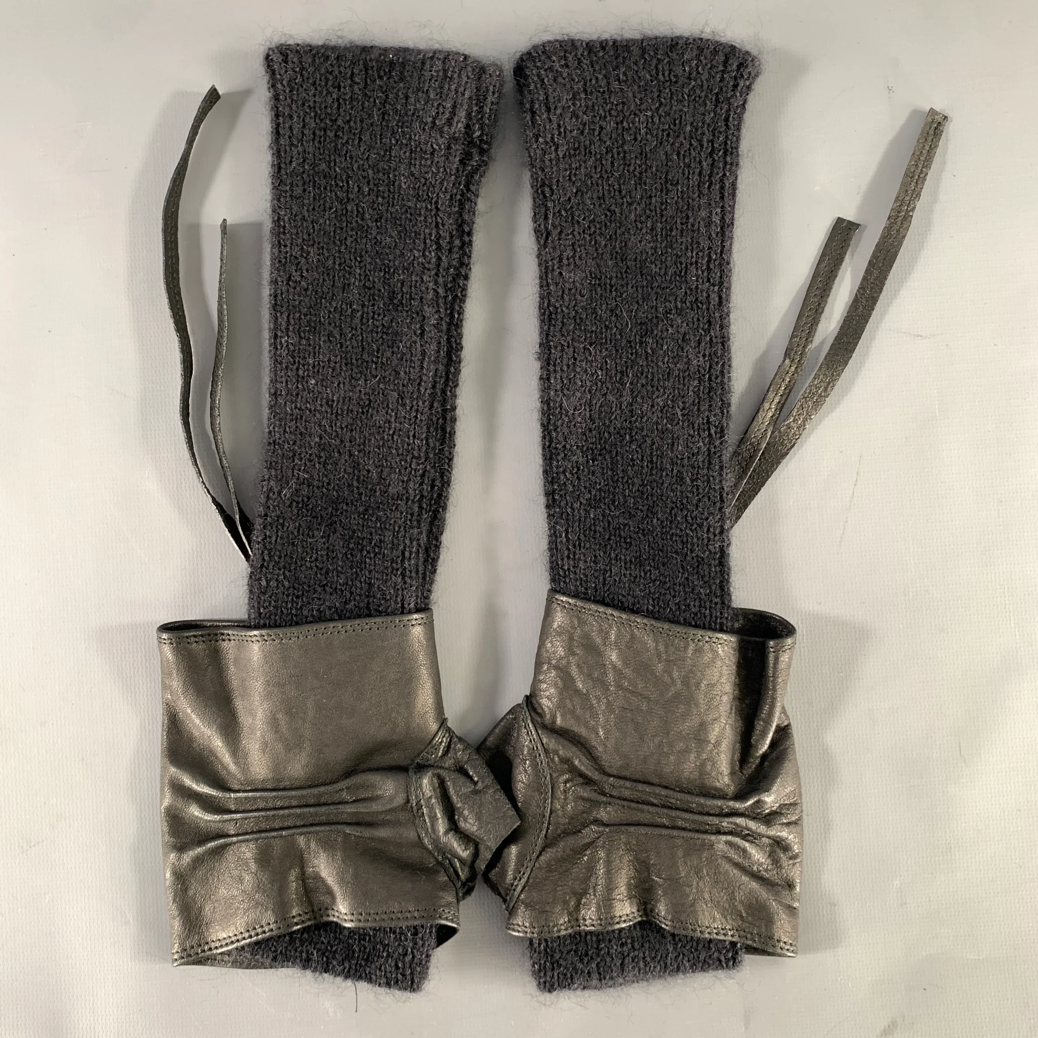 ISABEL BENENATO Black Knit Leather Gloves