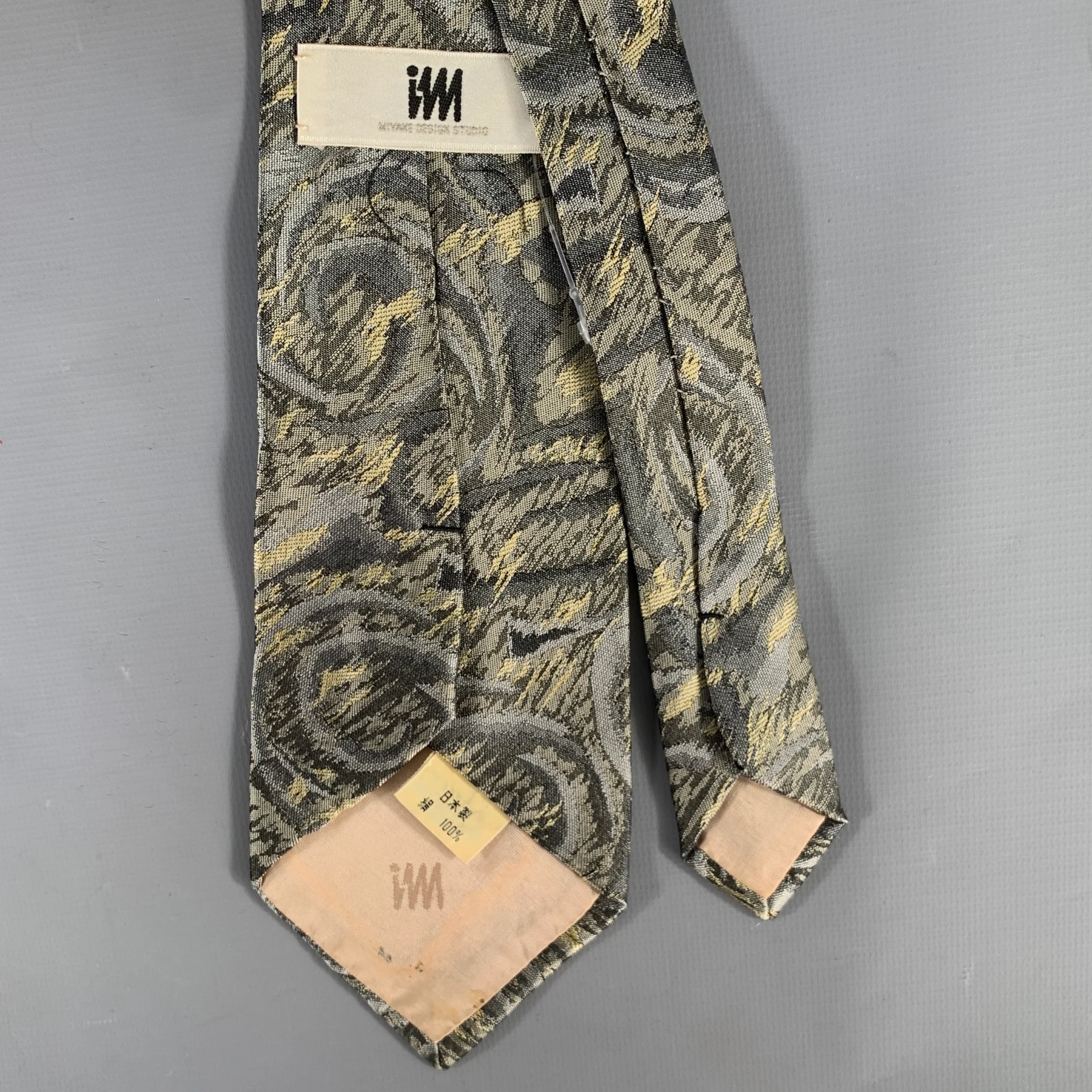 ISSEY MIYAKE Grey Khaki Geometric Silk Tie - Image 2