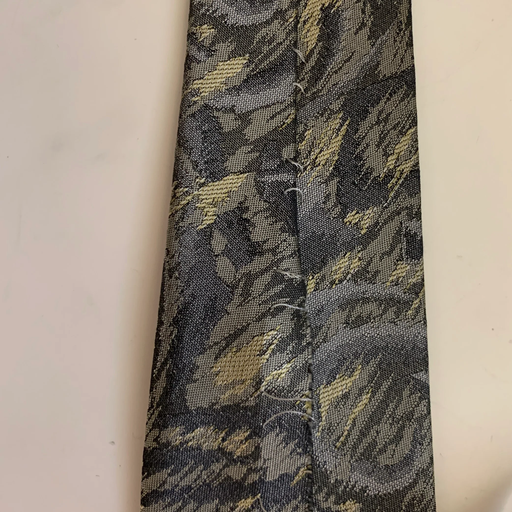 ISSEY MIYAKE Grey Khaki Geometric Silk Tie - Image 5