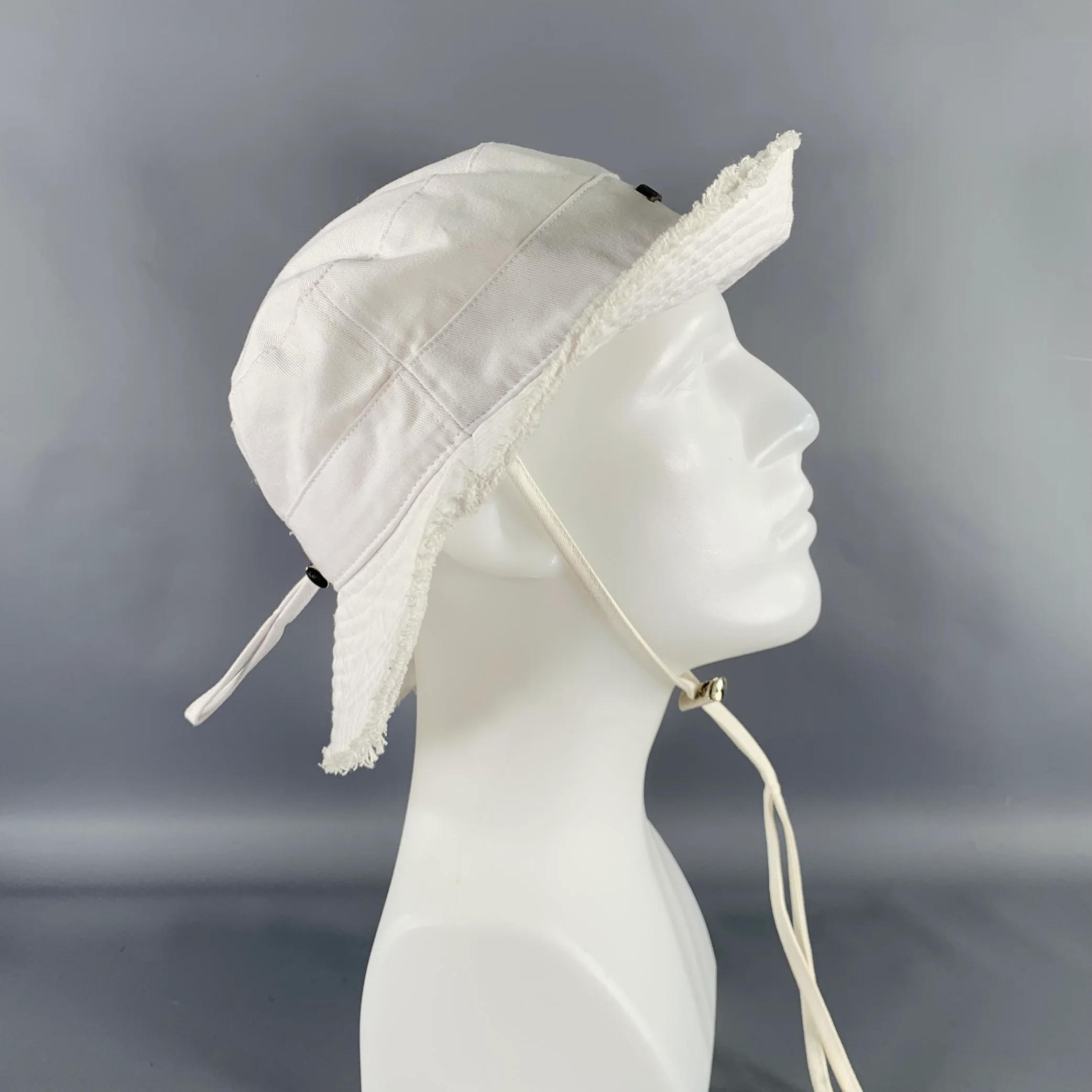 JACQUEMUS White Silver Cotton Raw Edge Hat - Image 4