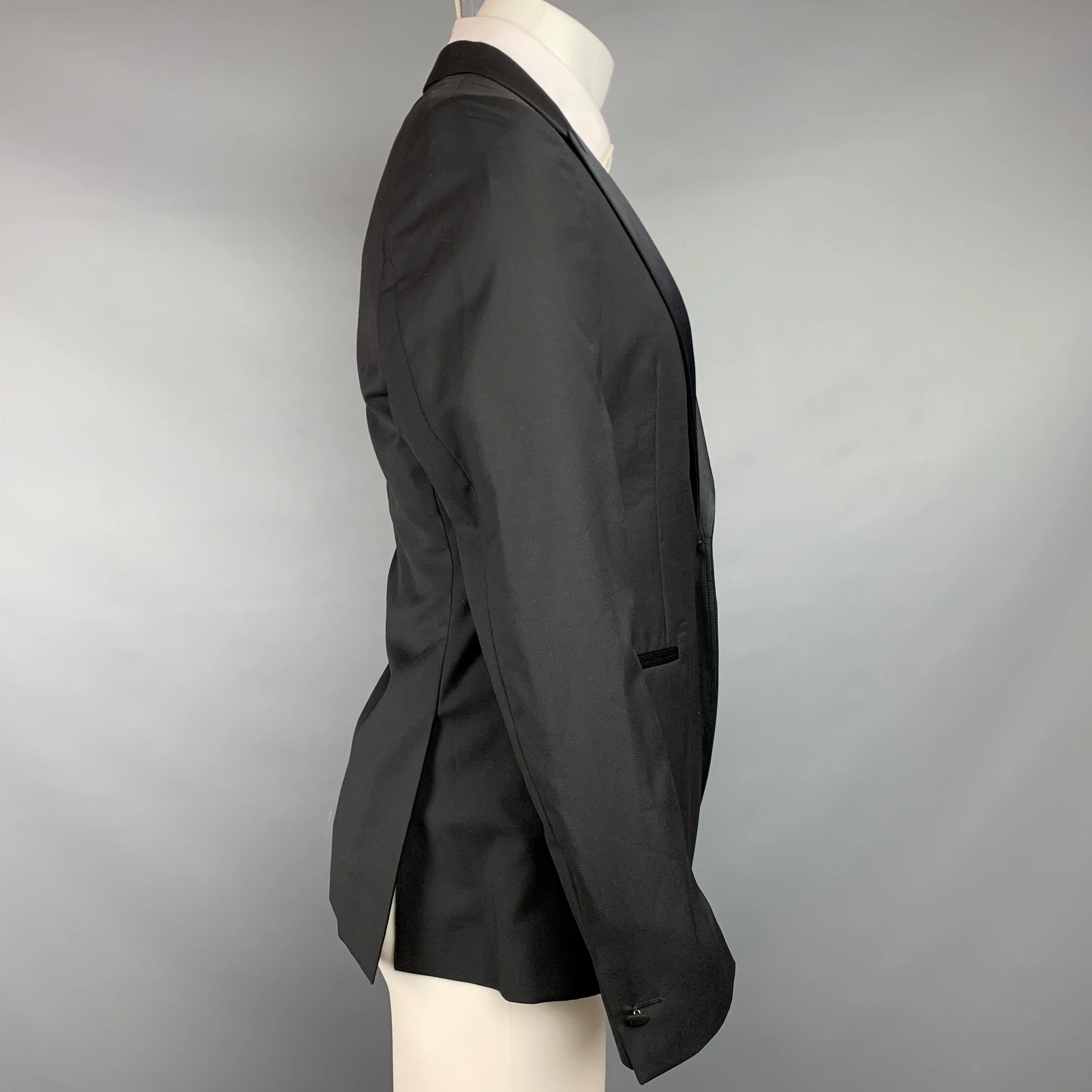 JOHN VARVATOS Size 38 Black Wool Mohair Peak Lapel Sport Coat - Image 2