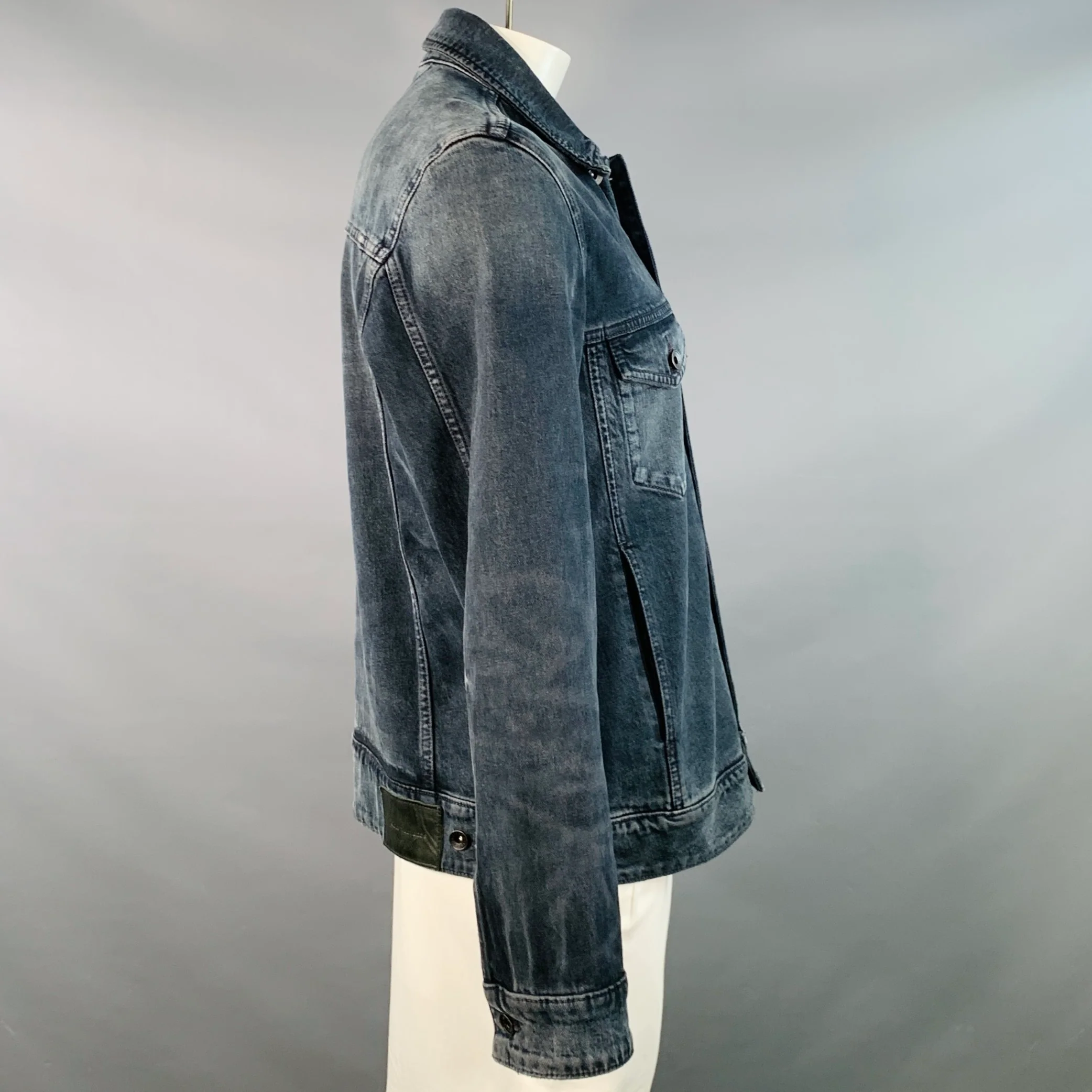 JOHN VARVATOS Size XL Blue Grey Cotton Blend Denim Twill Patch Pockets Jacket - Image 2