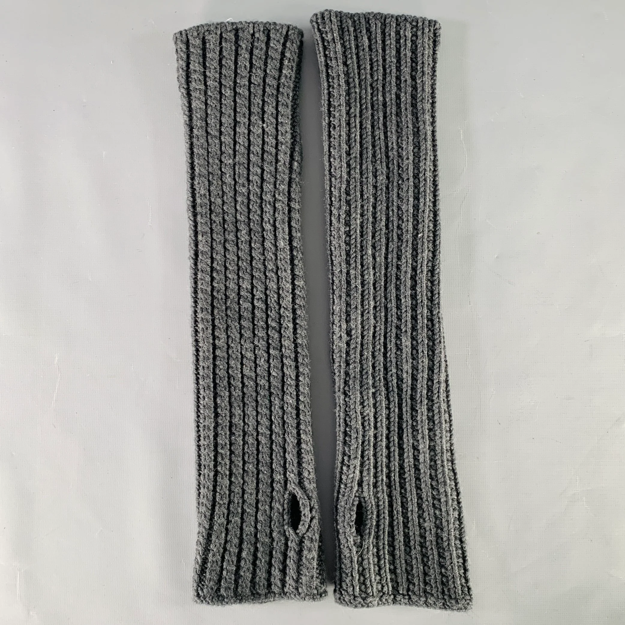JOHN VARVATOS * U.S.A. Grey Knit Merino Wool Arm Warmers Fingerless Gloves - Image 2