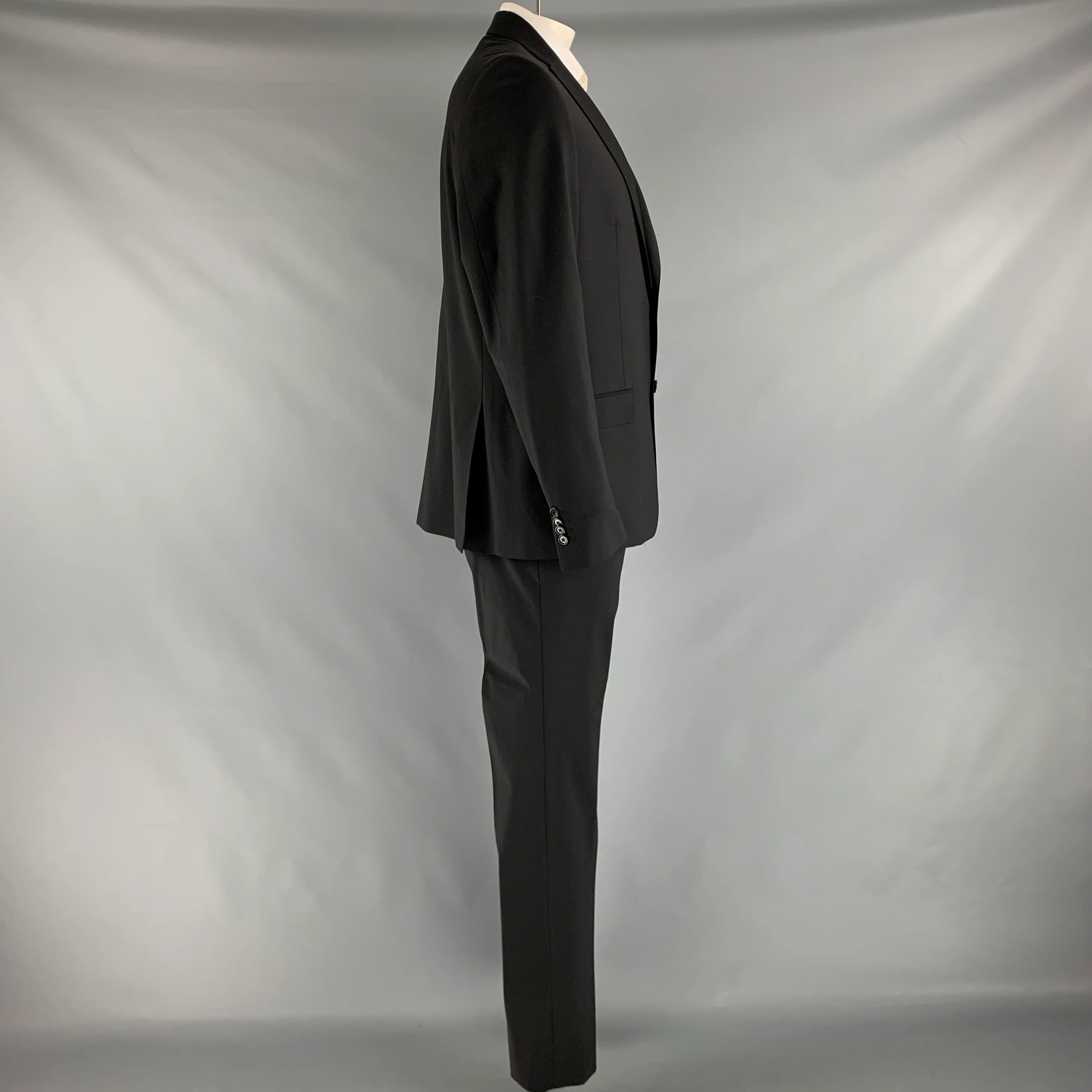 JOHN VARVATOS * U.S.A. Size 46 Black Wool Elastane Single breasted Suit - Image 3