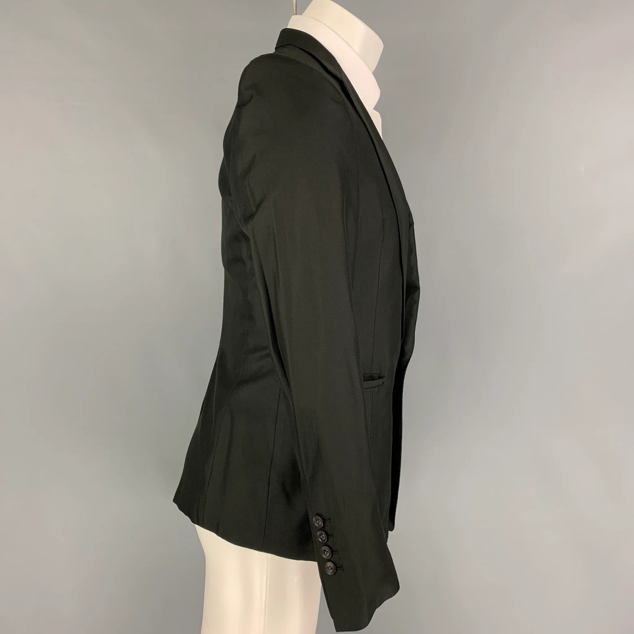 JULIUS_7 Size 38 Black Silk Notch Lapel Sport Coat - Image 2