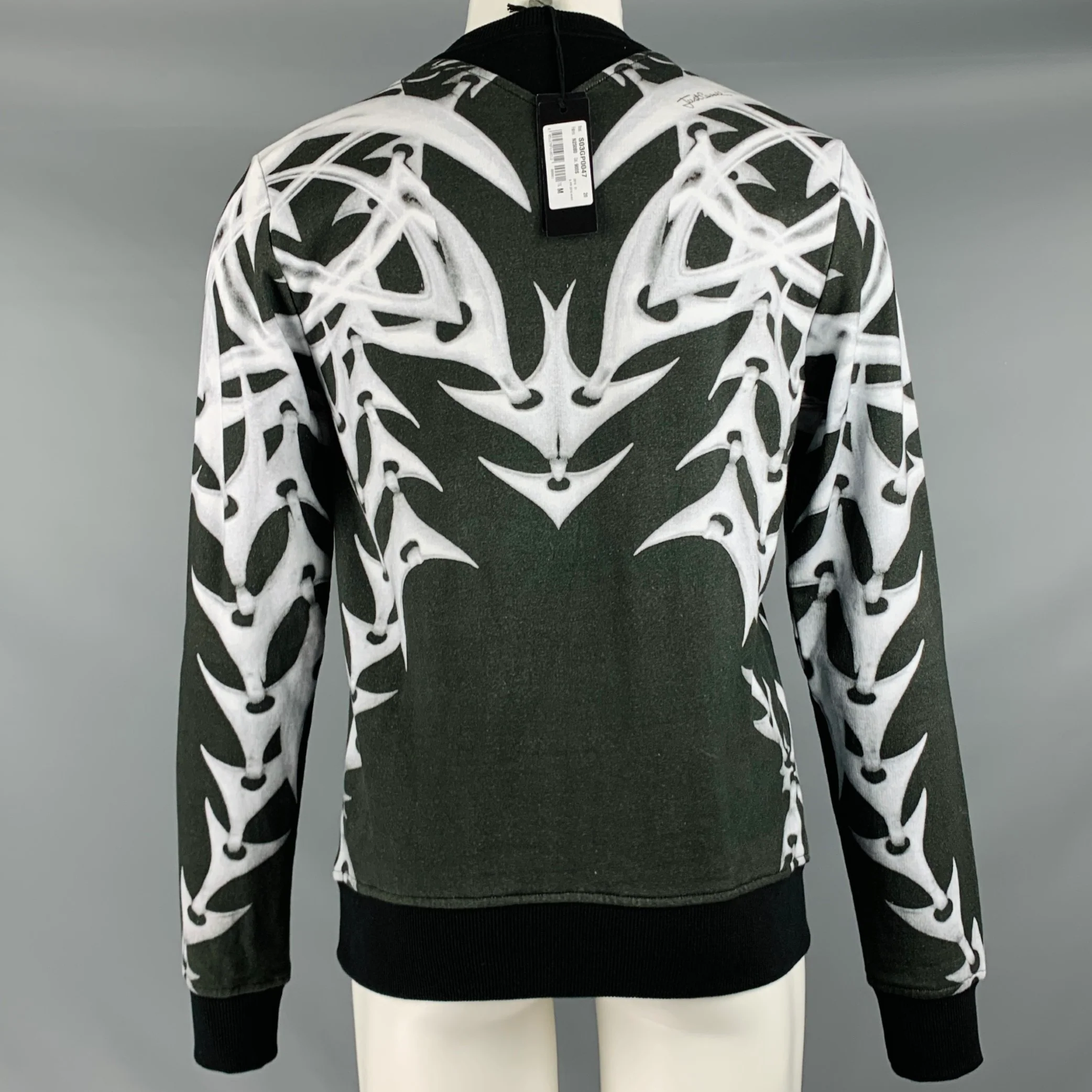 JUST CAVALLI Size M 2015 Black White Graphic Cotton Crew Neck Sweatshirt - Image 4