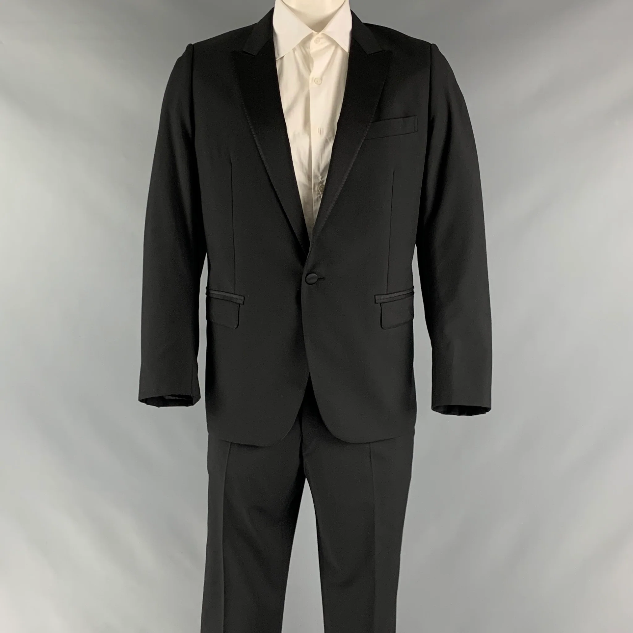LANVIN Size 46 Black Solid Wool Mohair Peak Lapel Tuxedo