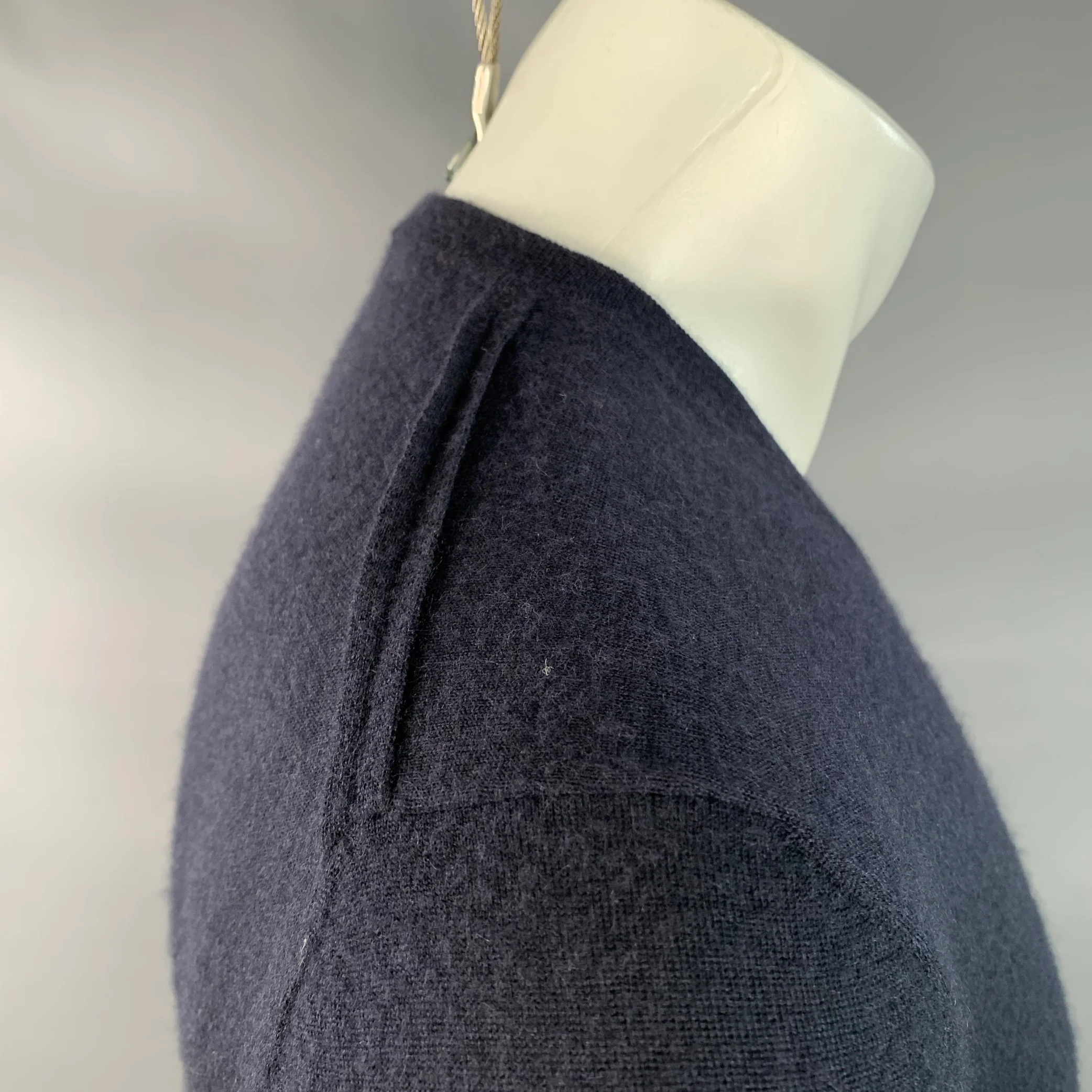 LANVIN Size M Navy Cashmere Reverse Seams V-Neck Pullover - Image 4