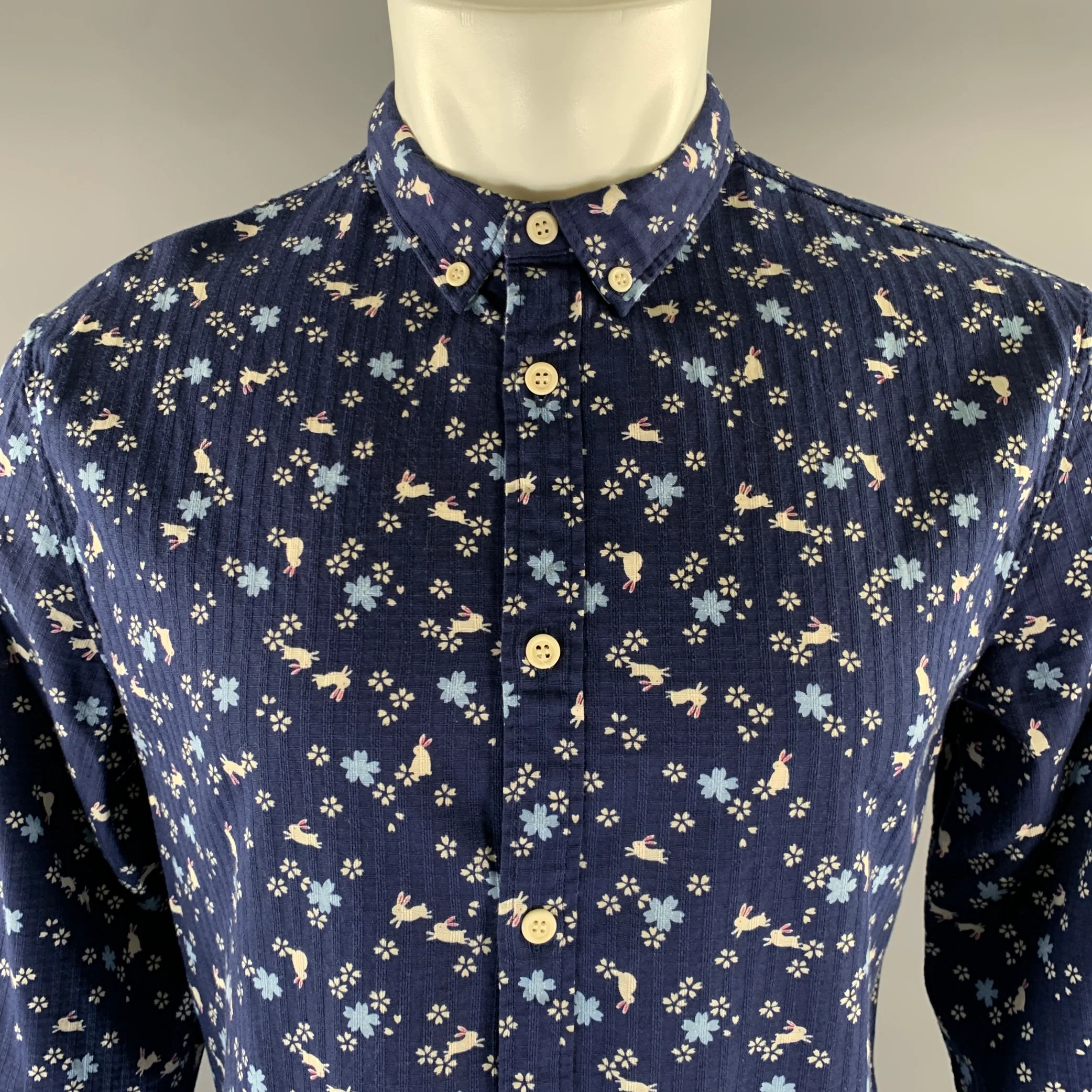 LEVI'S Size M Navy Blue Floral Rabbit Print Cotton Long Sleeve Shirt - Image 2