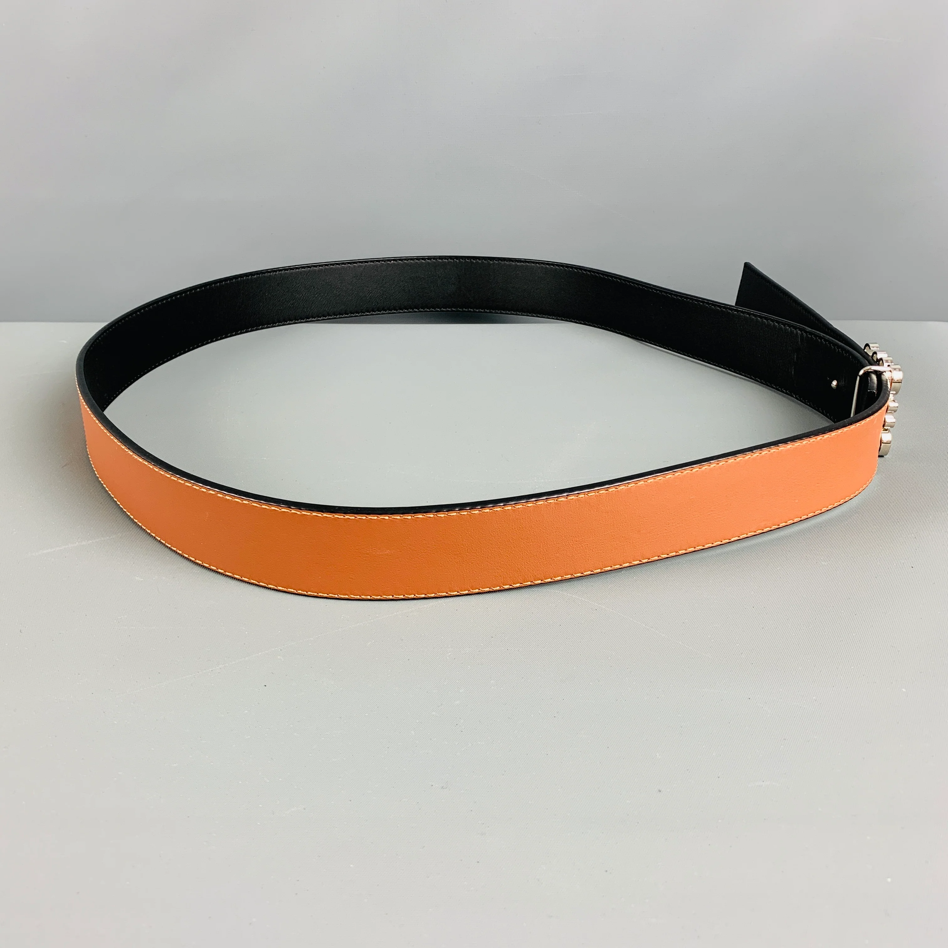 LOEWE Size 44 Black Tan Reversible Leather Belt - Image 2