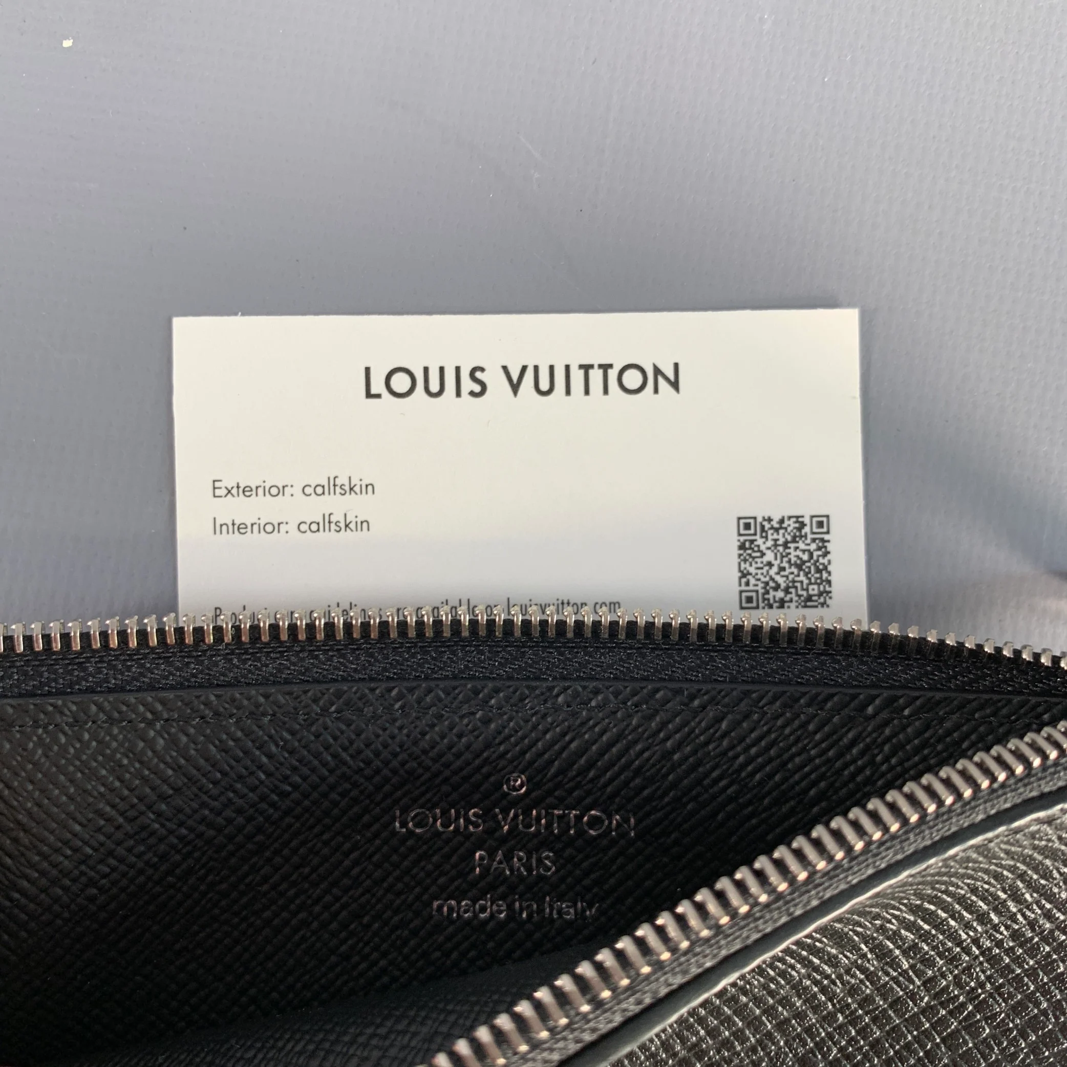 LOUIS VUITTON Black Taiga Leather Wallet - Image 3