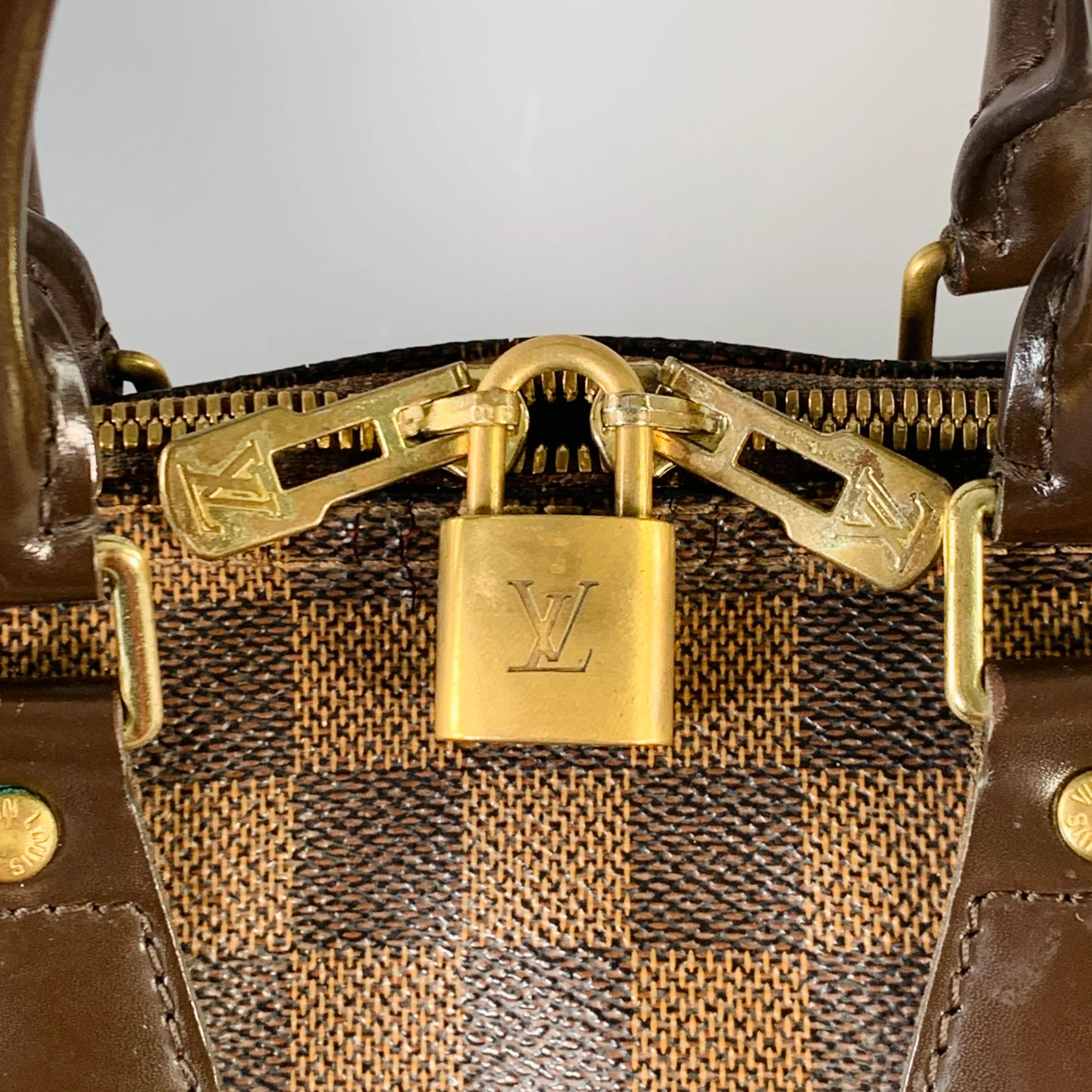LOUIS VUITTON Ebene Speedy Bandouliere 25 Brown Tan Damier Leather Trim Canvas Handbag - Image 2