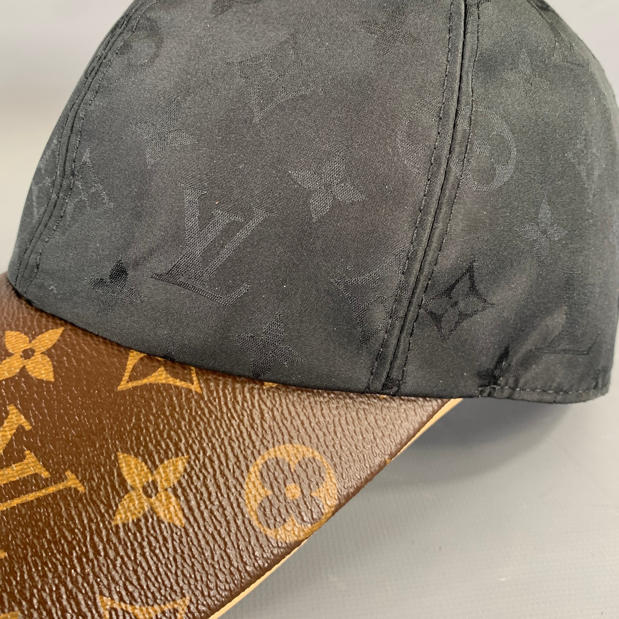 LOUIS VUITTON M76528 Logo Lambskin Silk Blend Hat - Image 4
