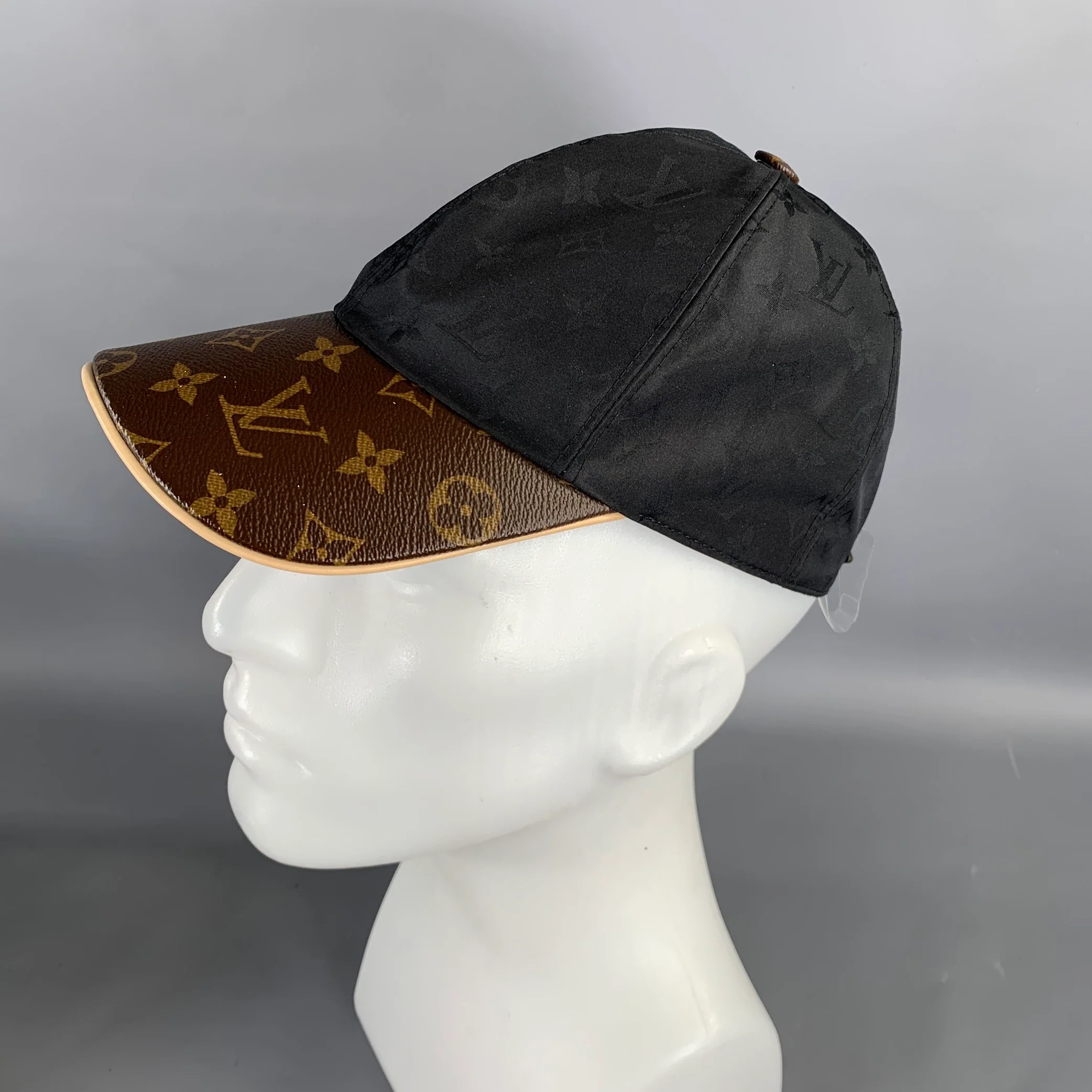 LOUIS VUITTON M76528 Logo Lambskin Silk Blend Hat - Image 6