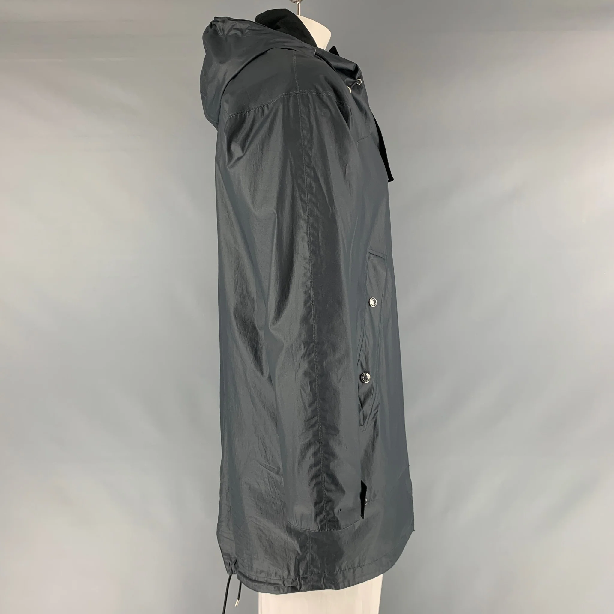 LOUIS VUITTON Size 42 Navy Black Solid Coated Cotton Coat - Image 3