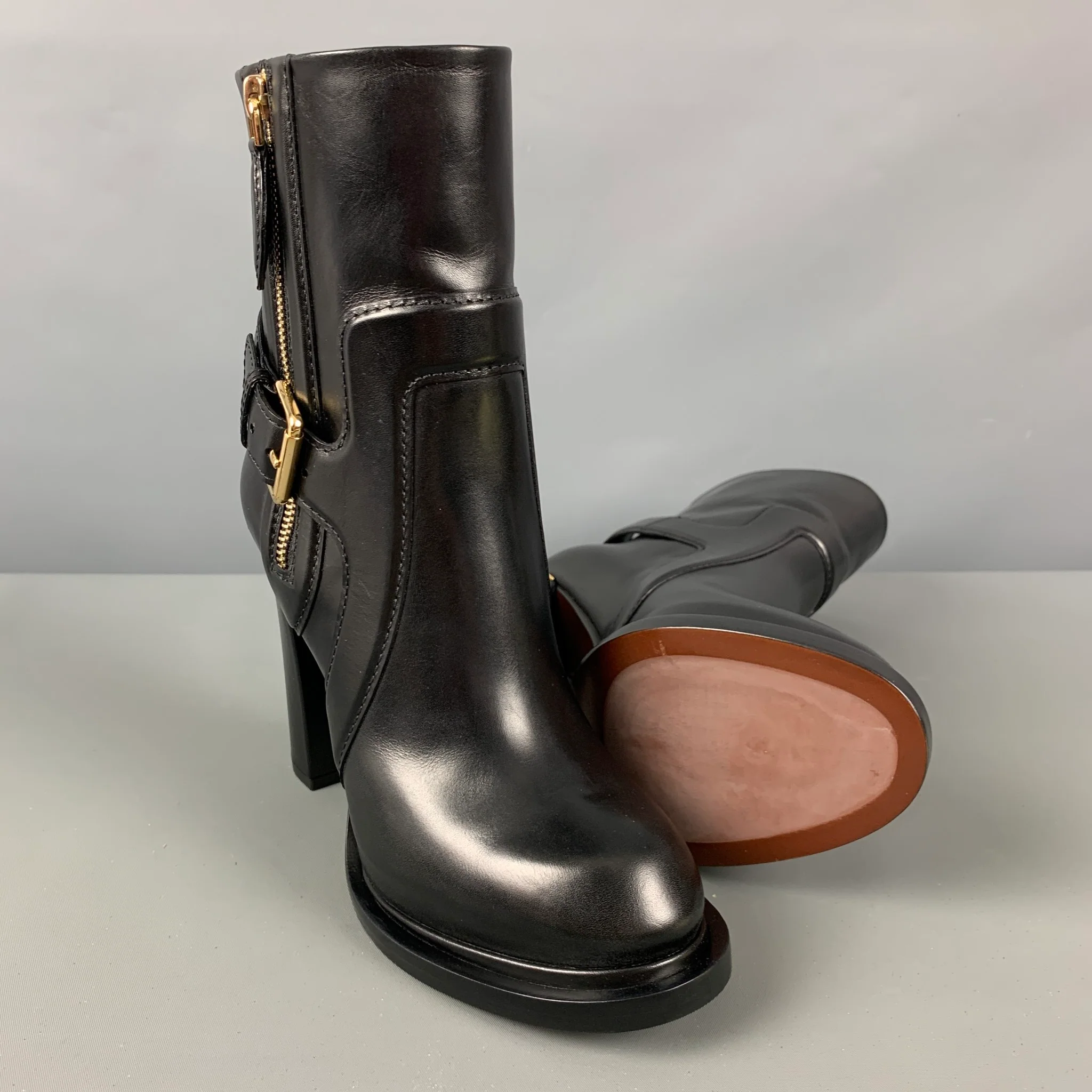 LOUIS VUITTON Size 7 Black Leather Boots - Image 5