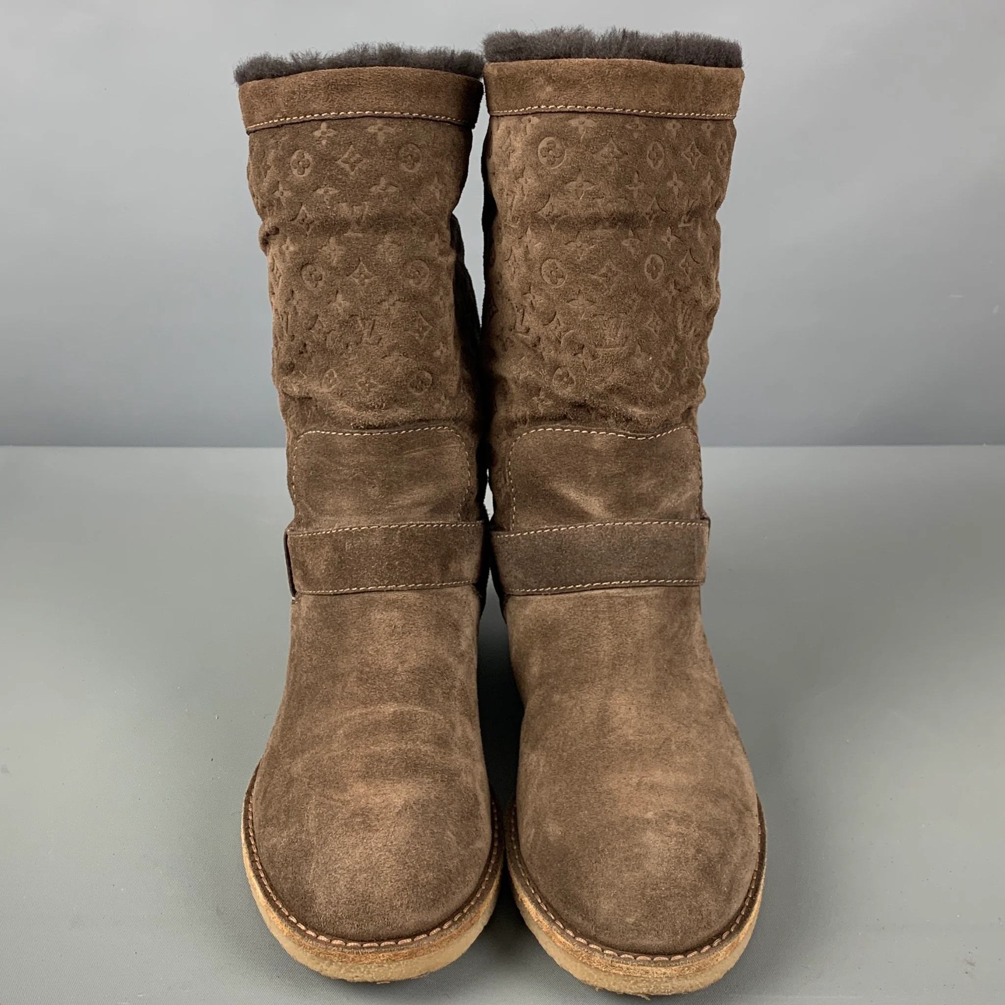 LOUIS VUITTON Size 7 Brown Suede Logo Pull On Boots - Image 4