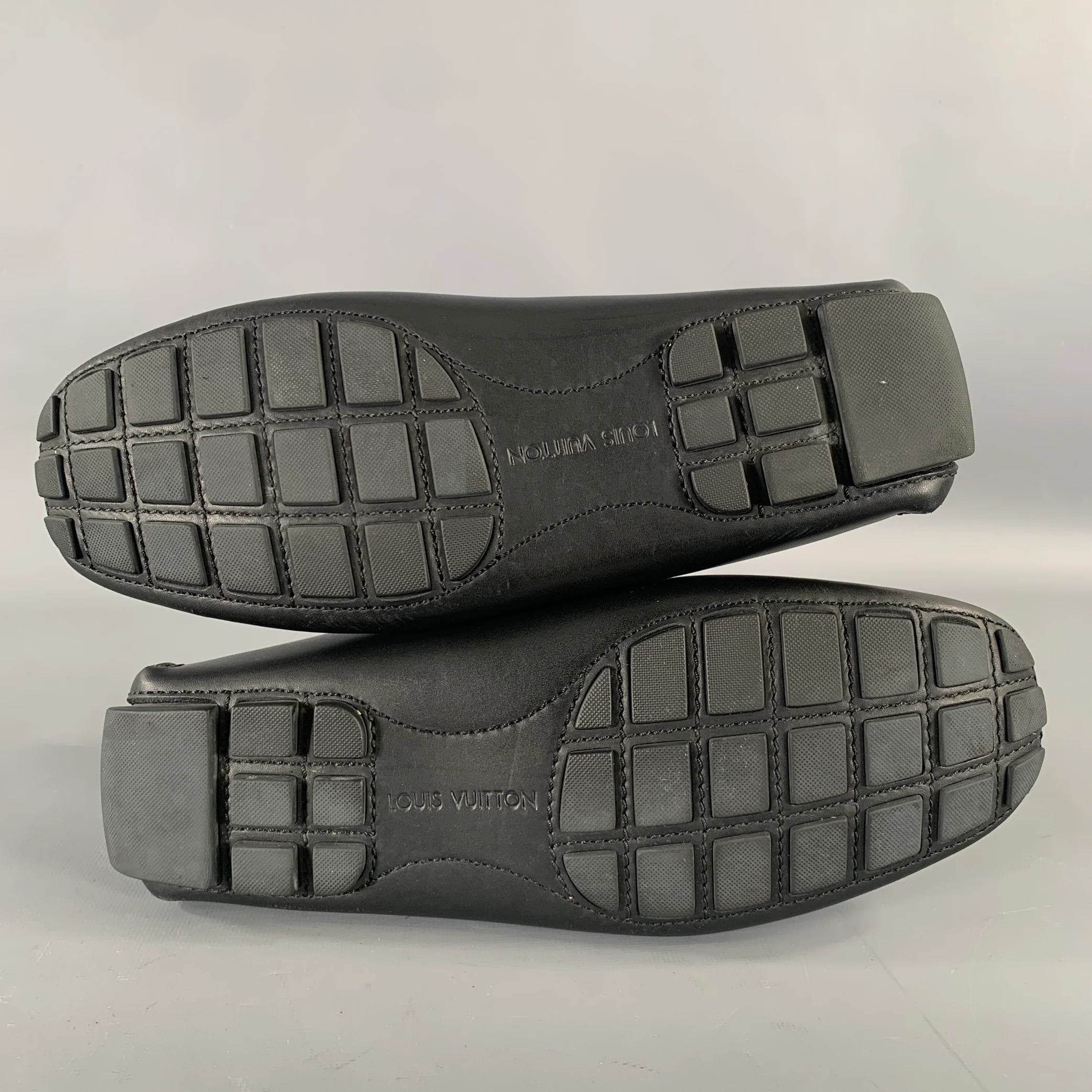LOUIS VUITTON Size 7.5 Black Grey Logo Leather Loafers - Image 6