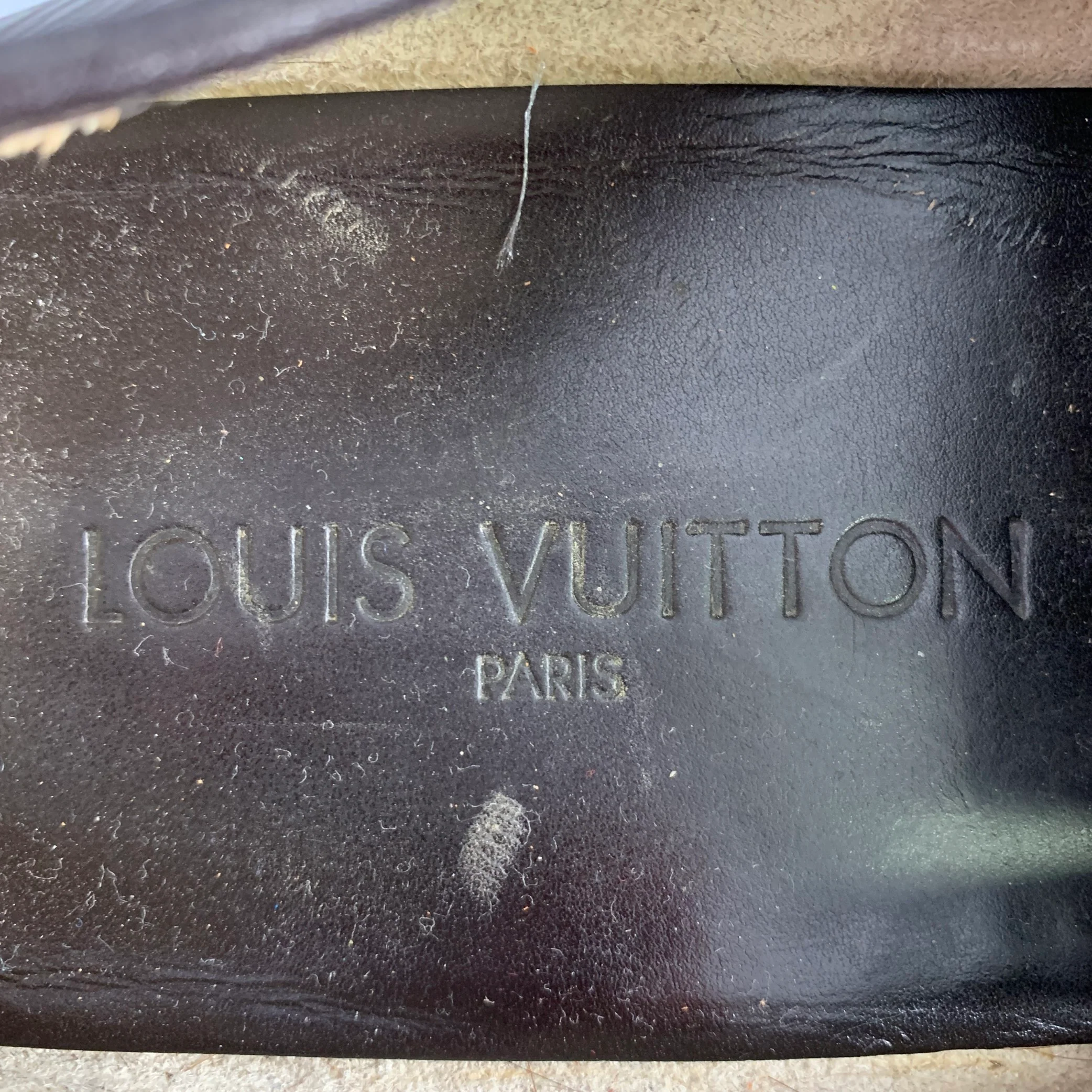 LOUIS VUITTON Size 9.5 Black Leather Slip On Loafers - Image 7
