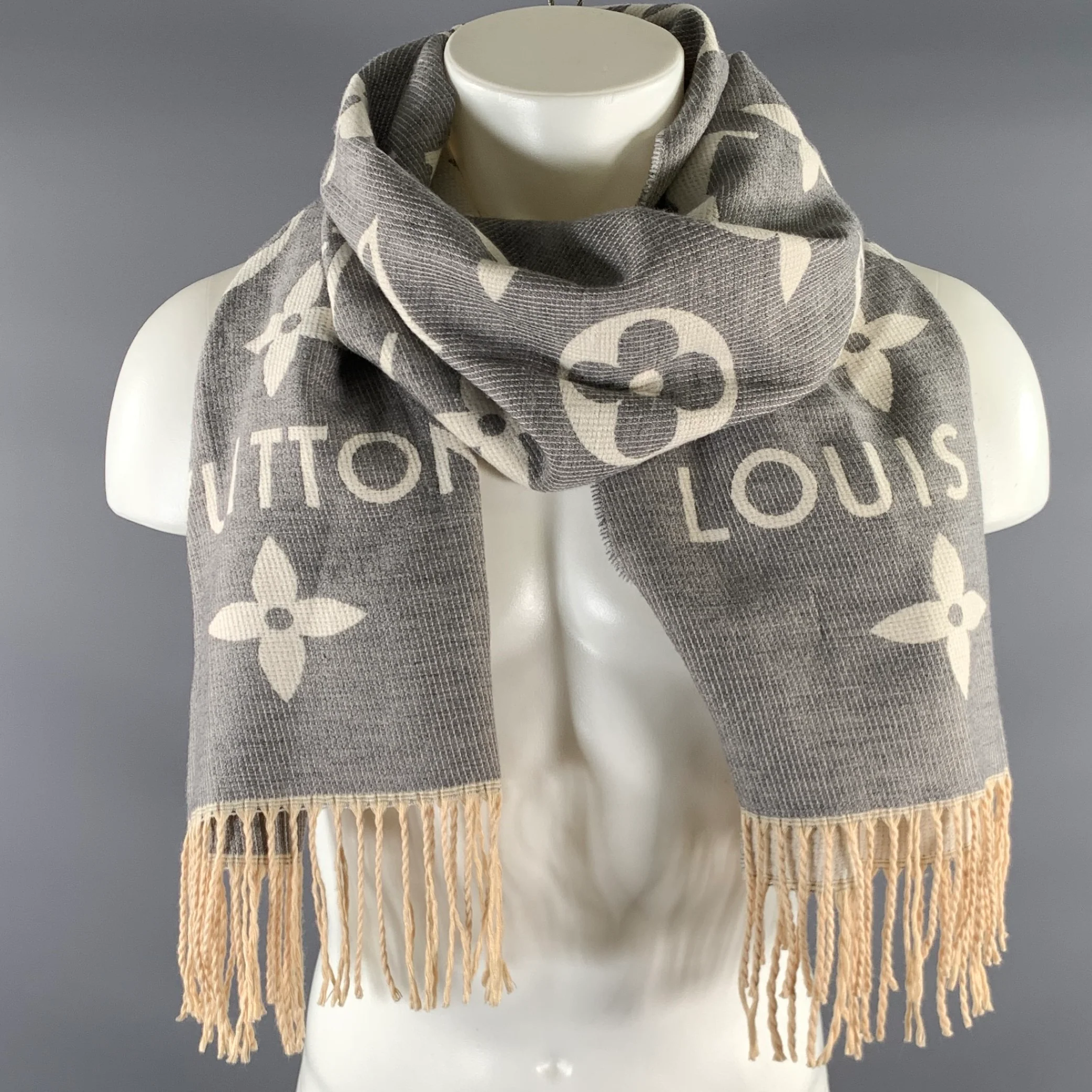 LOUIS VUITTON Size One Size Grey Cream Logo Cashmere Scarves