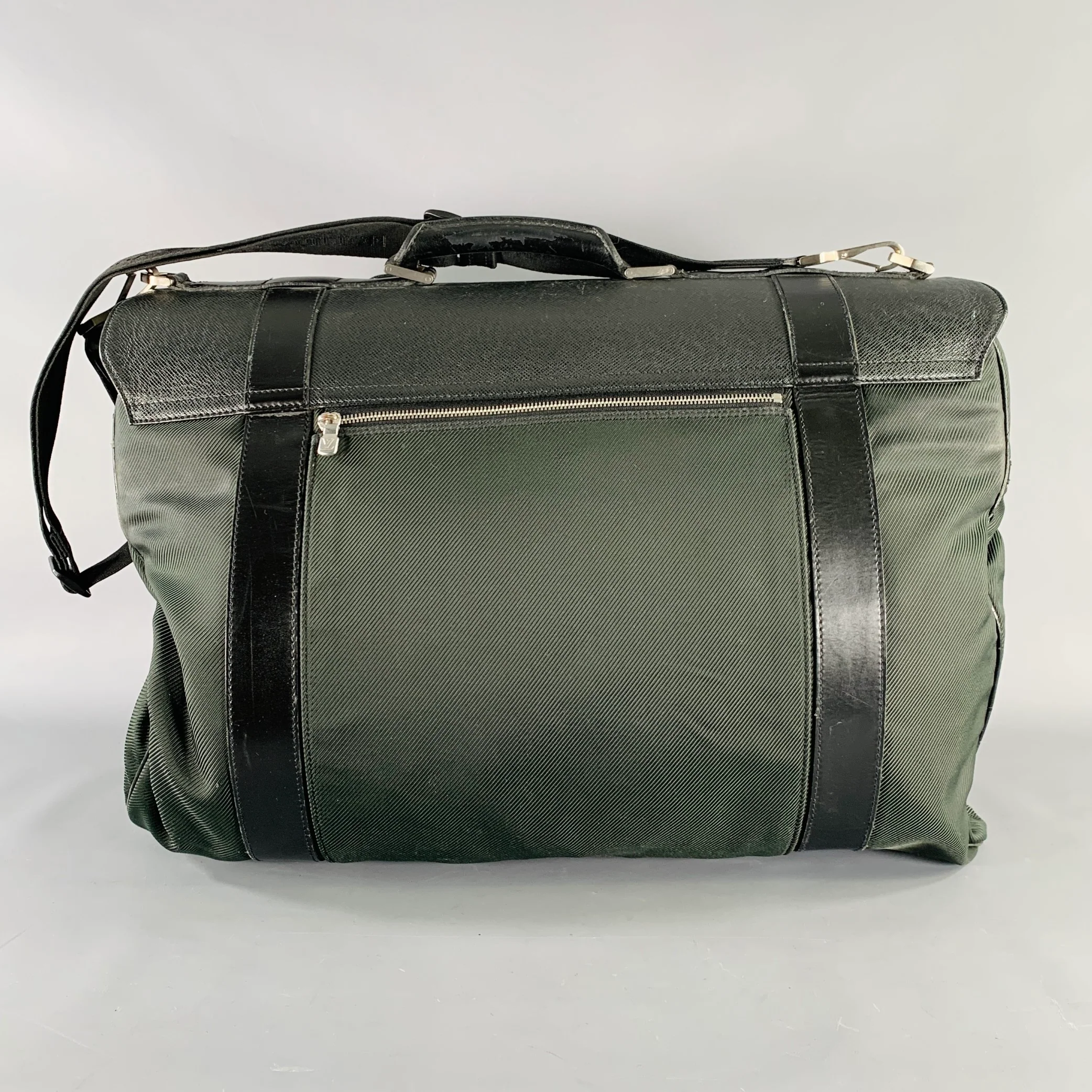 LOUIS VUITTON Taiga Portable Gibeciere Ardoise Green Black Two Tone Nylon Leather Travel Suitcase Bag - Image 5