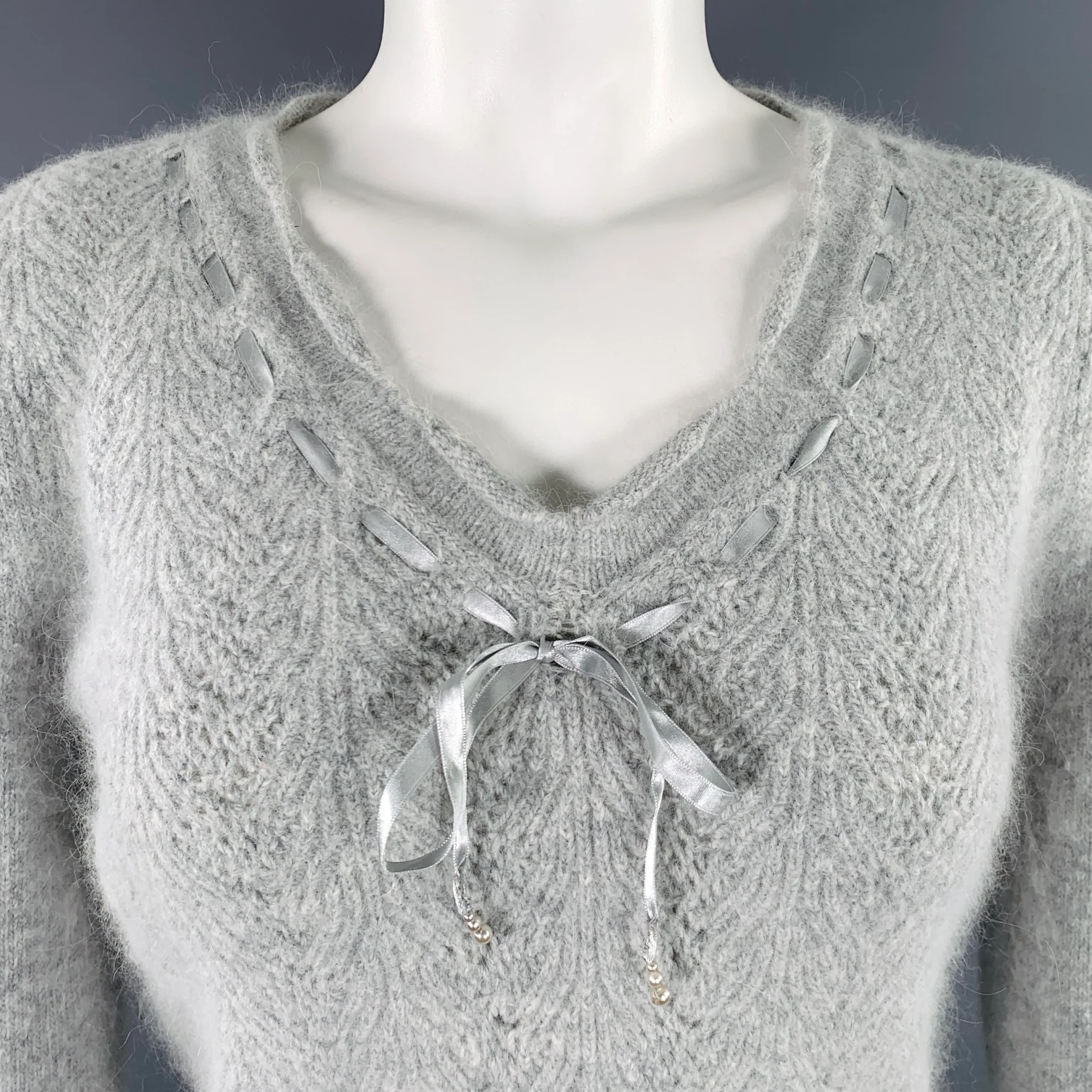 LUCY & LAUREL Size M Grey Nylon Blend Ribbon Trim V-Neck Sweater - Image 2
