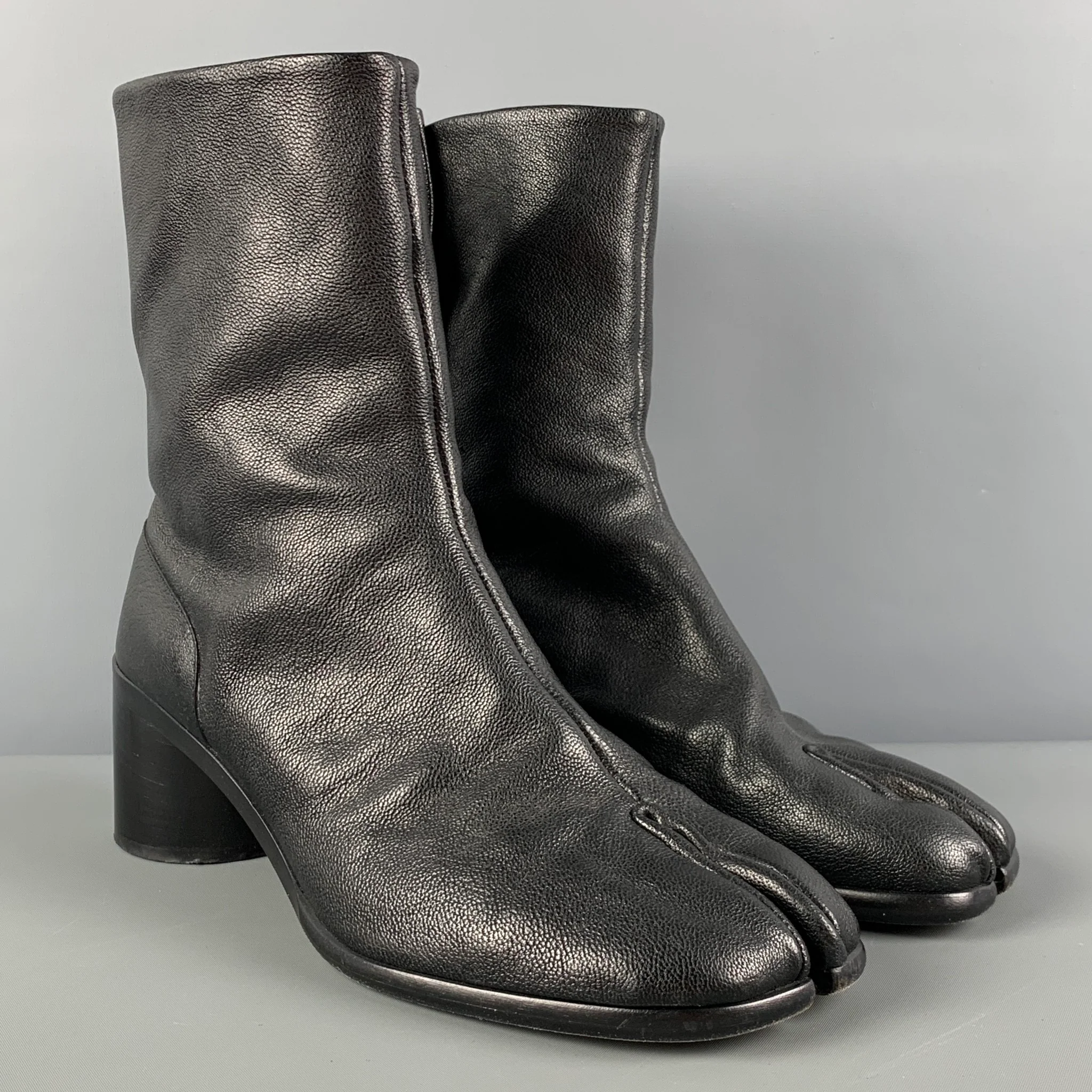 MAISON MARGIELA Size 10 Black Leather Ankle Tabi Boots - Image 3