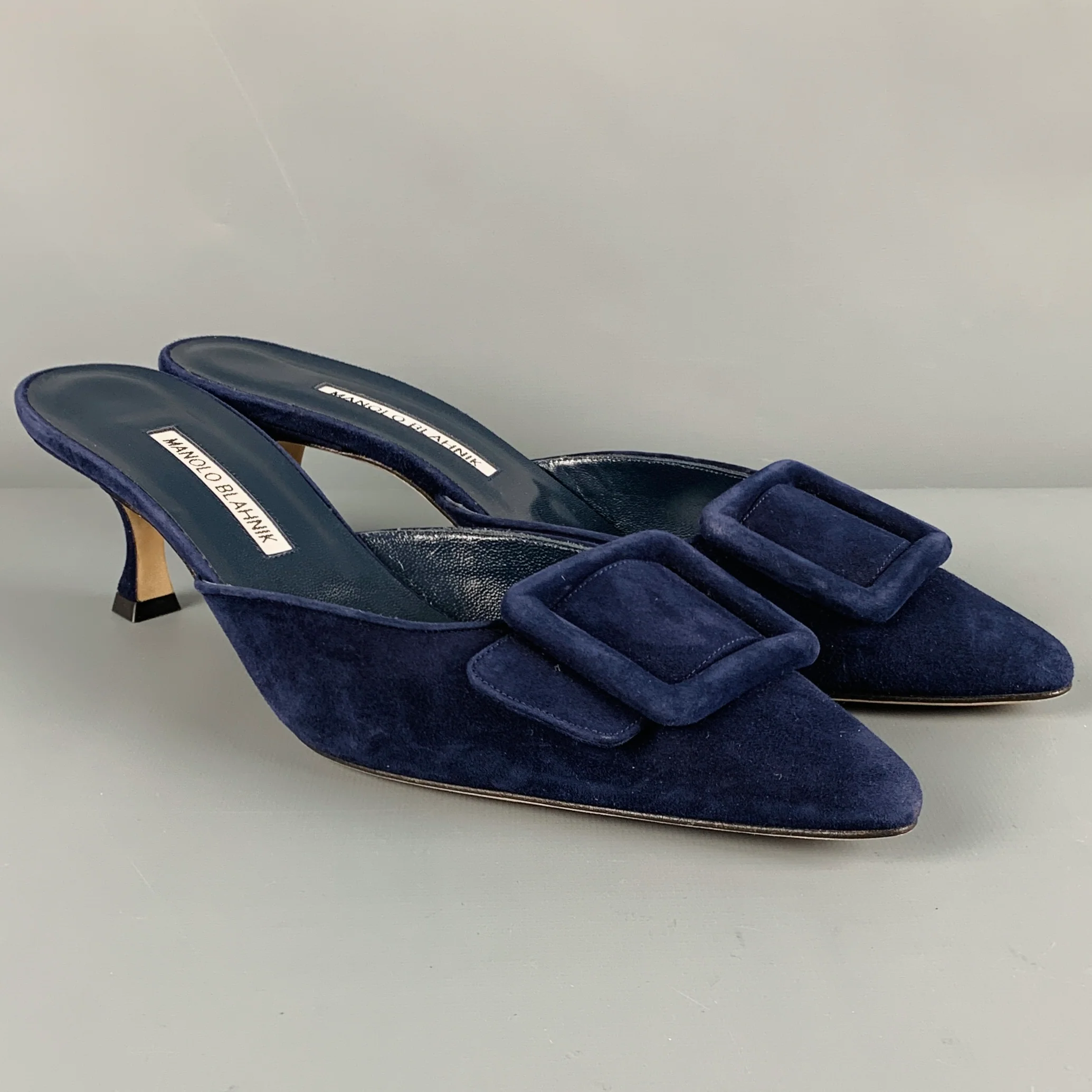 MANOLO BLAHNIK Size 10 Navy Suede Pumps