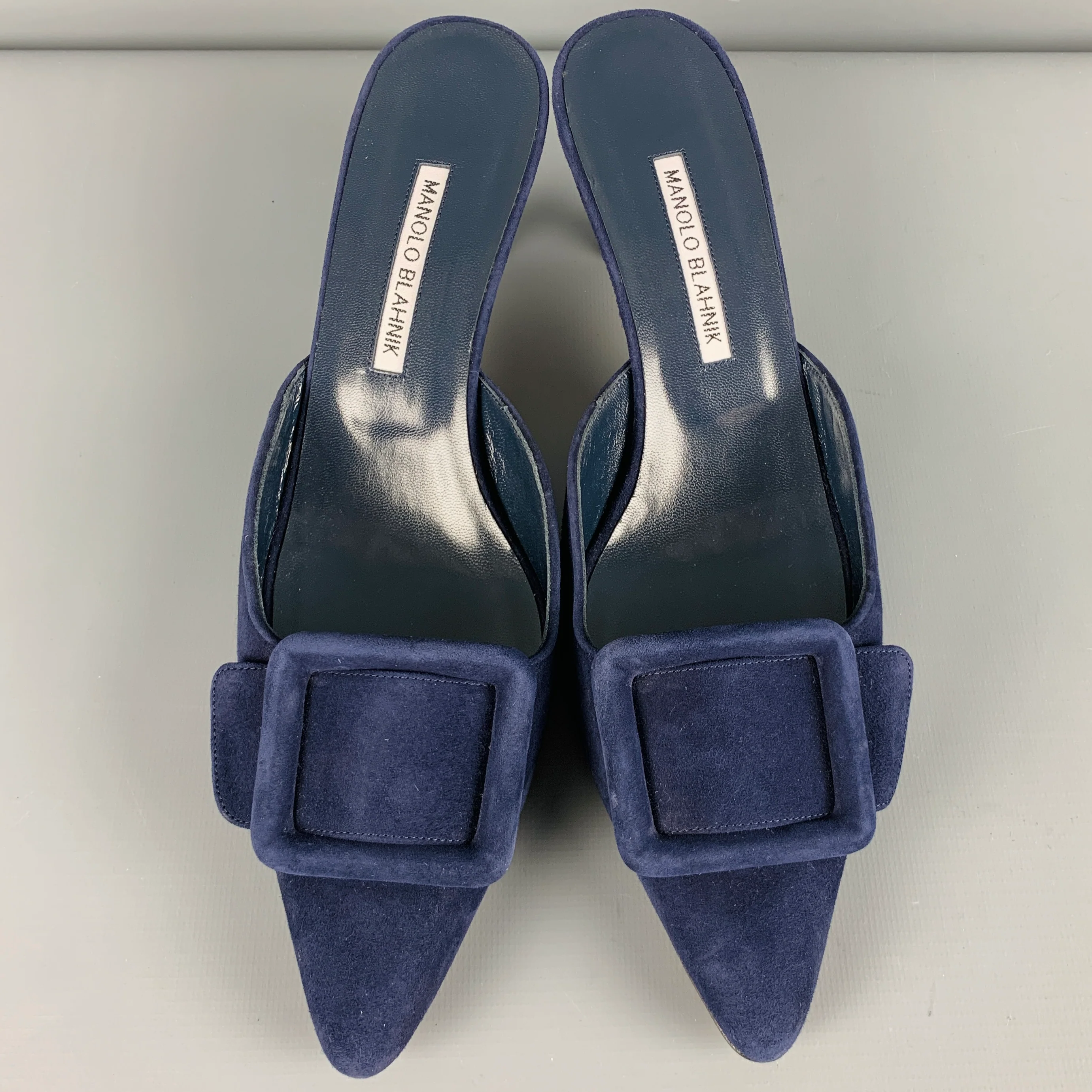 MANOLO BLAHNIK Size 10 Navy Suede Pumps - Image 4