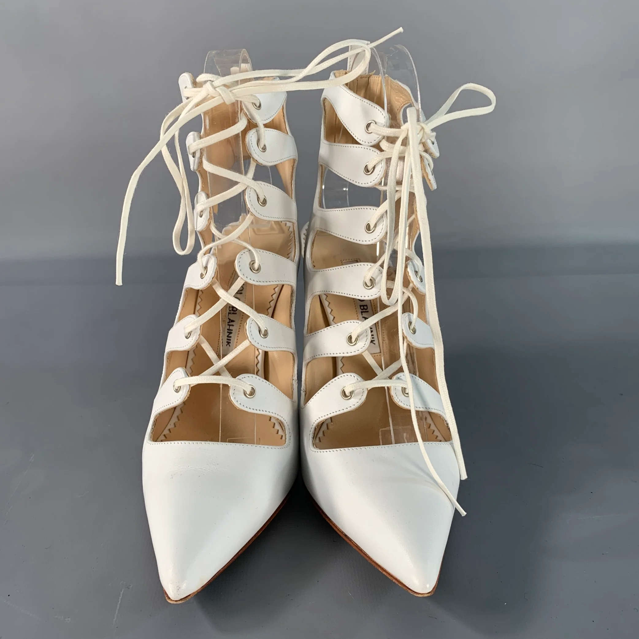 MANOLO BLAHNIK Size 6.5 White Leather Laced Pumps - Image 4