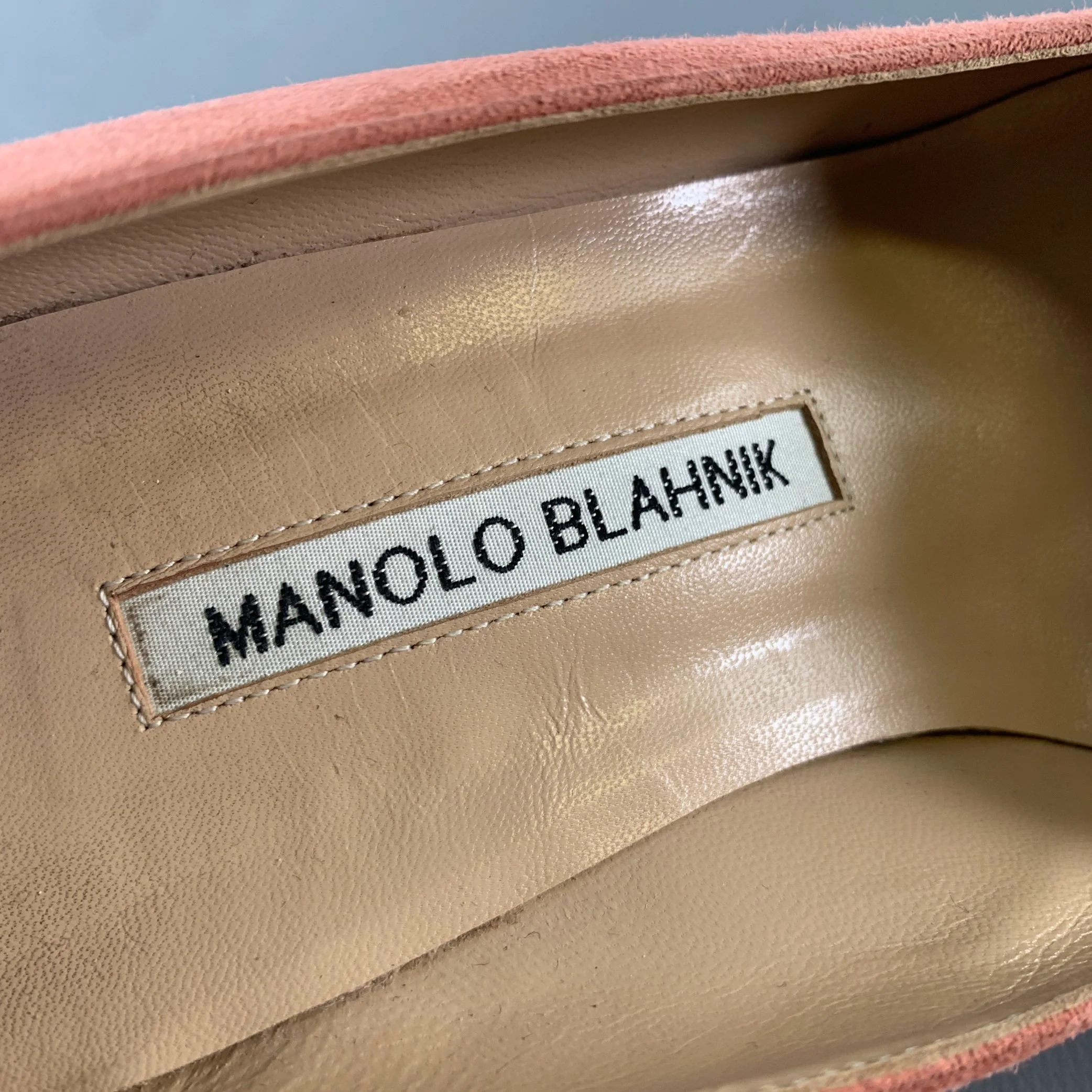 MANOLO BLAHNIK Size 8.5 Pink Suede Pointed Toe Pumps - Image 8