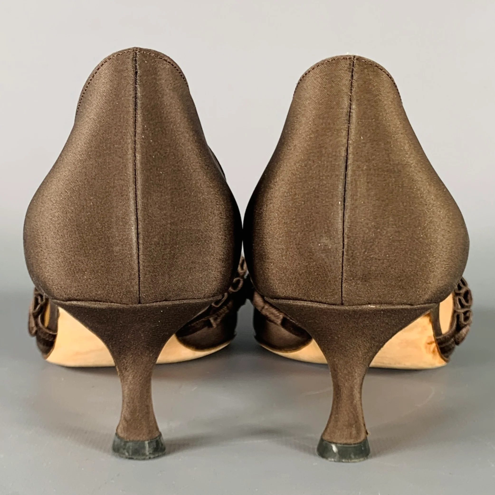 MANOLO BLAHNIK Size 9 Brown Silk Ruffled Kitten Heels Pumps - Image 3