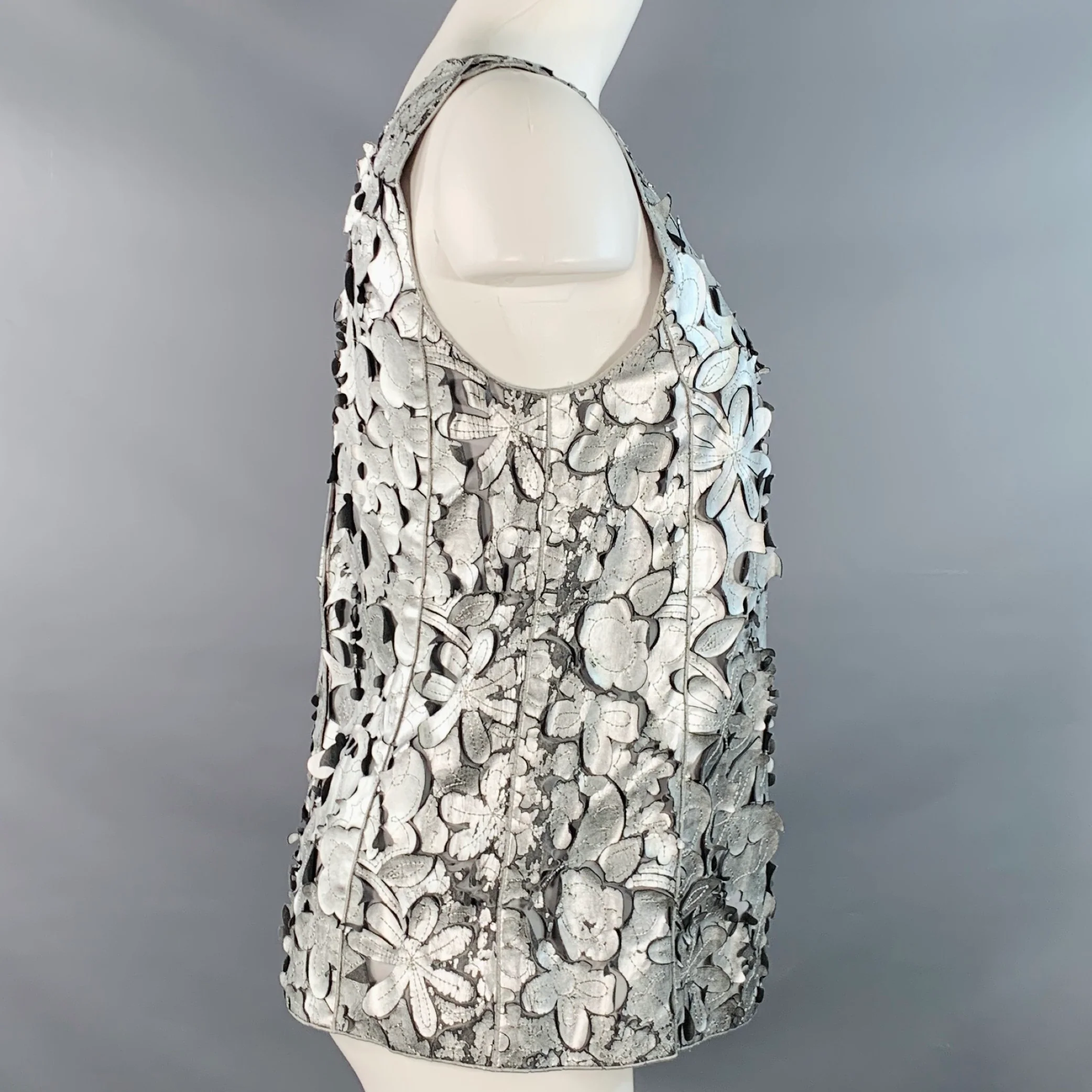 MARC JACOBS Size 0 Silver Grey Leather Floral Cut Out Sleeveless Dress Top - Image 3