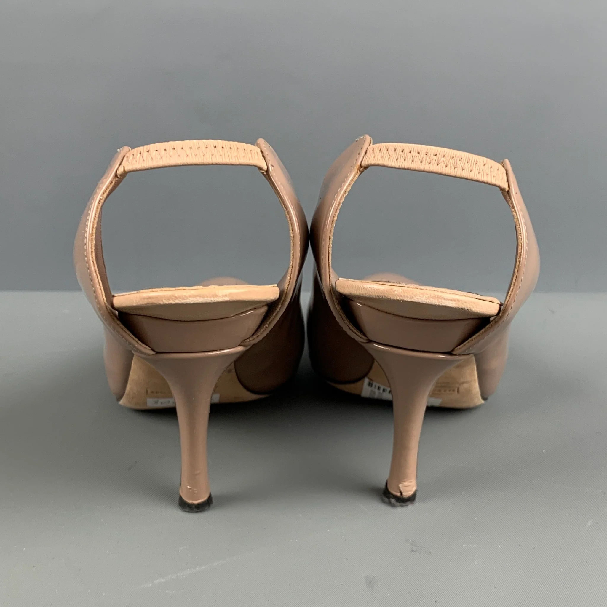 MARC JACOBS Size 8 Taupe Patent Leather Slingback Pumps - Image 4