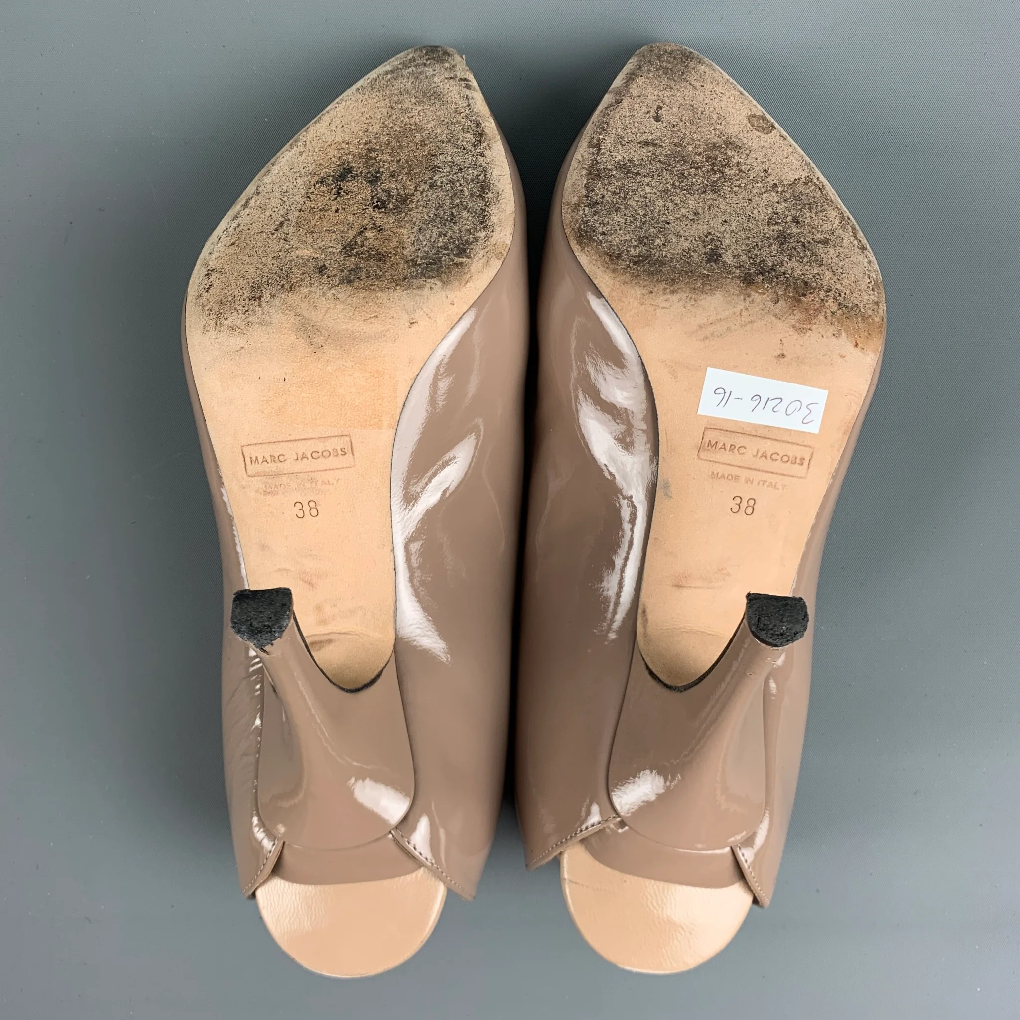 MARC JACOBS Size 8 Taupe Patent Leather Slingback Pumps - Image 6